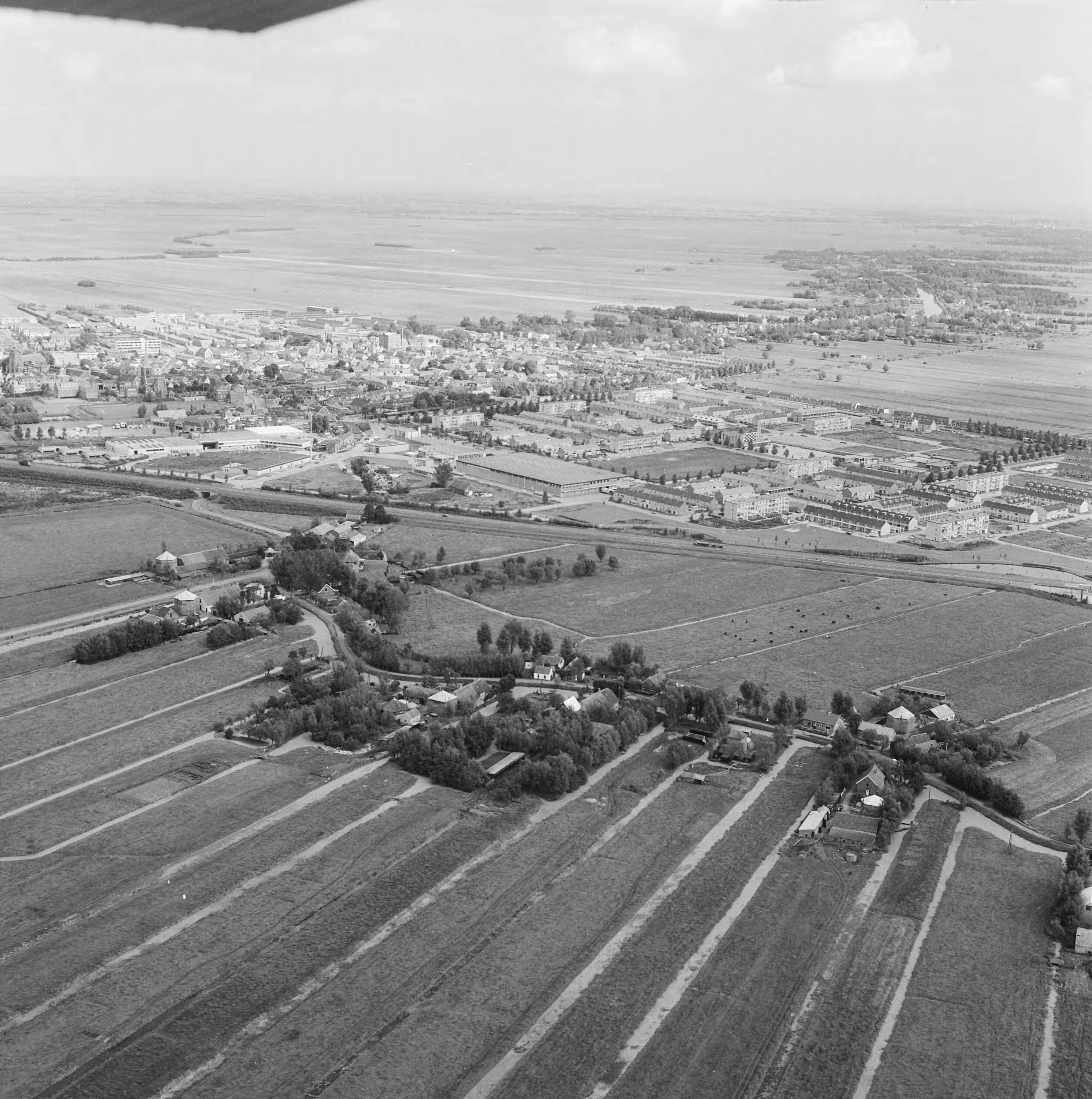 Fotocollectie Nederlandse Heidemaatschappij — Luchtopname. Uitbreidingsplan sportpark Bodegraven — Foto: Fotograaf Onbekend / Heidemij. Licentie: Set B: Rechtenvrij / Publiek Domein. Bron: Nationaal Archief. http://hdl.handle.net/10648/ae4fe6ae-d0b4-102d-bcf8-003048976d84