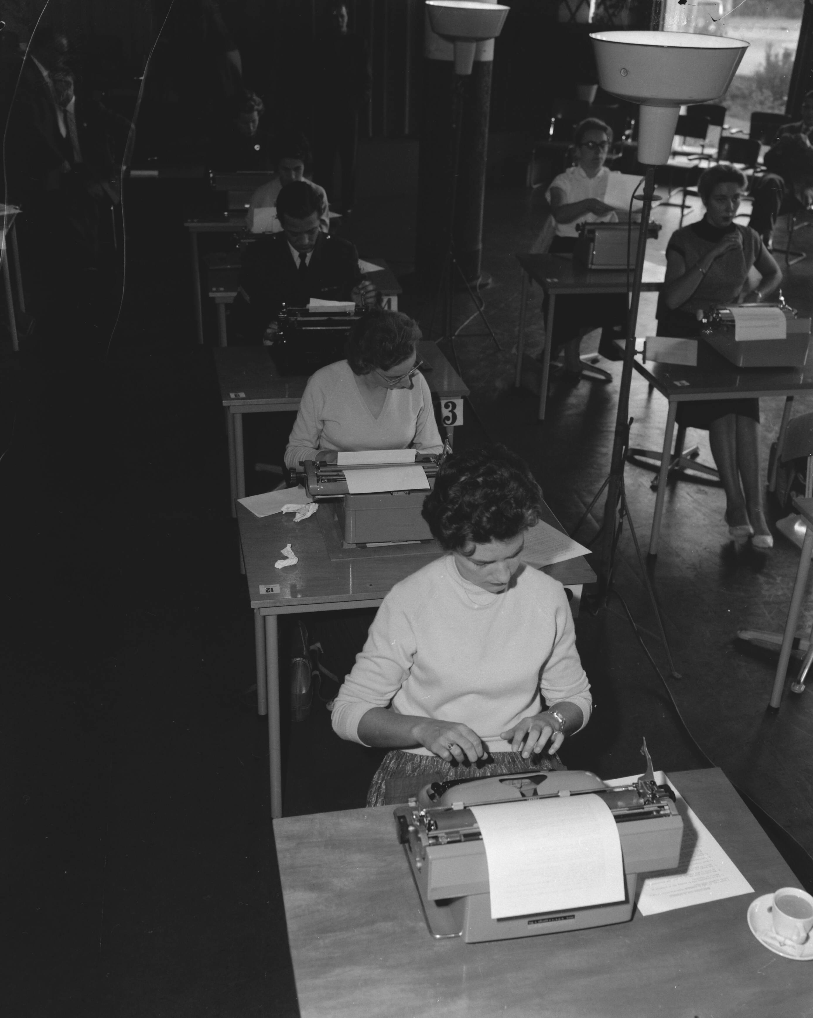 Fotocollectie Anefo — Nationaal kampioenschap machineschrijven in Den Haag — Foto: Behrens, Herbert F. / Anefo. Licentie: Set B: Rechtenvrij / Publiek Domein. Bron: Nationaal Archief. http://hdl.handle.net/10648/a9858ffc-d0b4-102d-bcf8-003048976d84
