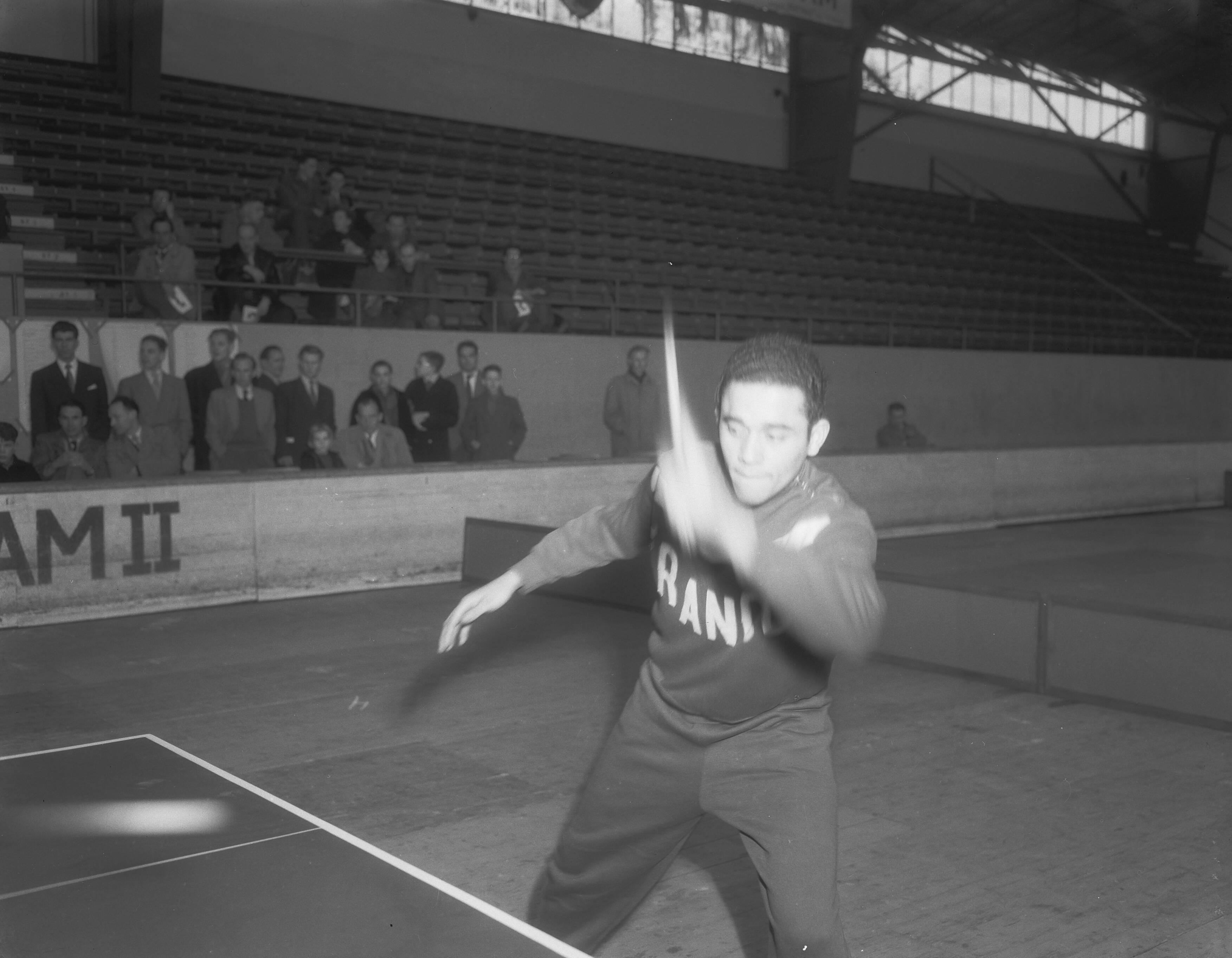 Fotocollectie Anefo — Tafeltenniskampioenschappen in Houtrust te Den Haag — Foto: Duinen, G.W. van / Anefo. Licentie: Set B: Rechtenvrij / Publiek Domein. Bron: Nationaal Archief. http://hdl.handle.net/10648/a91f36ee-d0b4-102d-bcf8-003048976d84