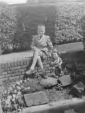 Familie Smulders in Voorburg — Foto: Bilsen, Joop van / Anefo. — Licentie: Set B: Rechtenvrij / Publiek Domein. Bron: Nationaal Archief. http://hdl.handle.net/10648/a9600034-d0b4-102d-bcf8-003048976d84