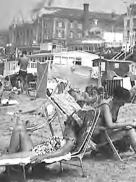 Fotocollectie Rijksvoorlichtingsdienst Eigen — Dia's stranden Scheveningen [doorlopende serie van 16] — Foto: Schuurman, Ralph L. / RVD. Licentie: Set B: Rechtenvrij / Publiek Domein. Bron: Nationaal Archief. http://hdl.handle.net/10648/af6fb690-d0b4-102d-bcf8-003048976d84