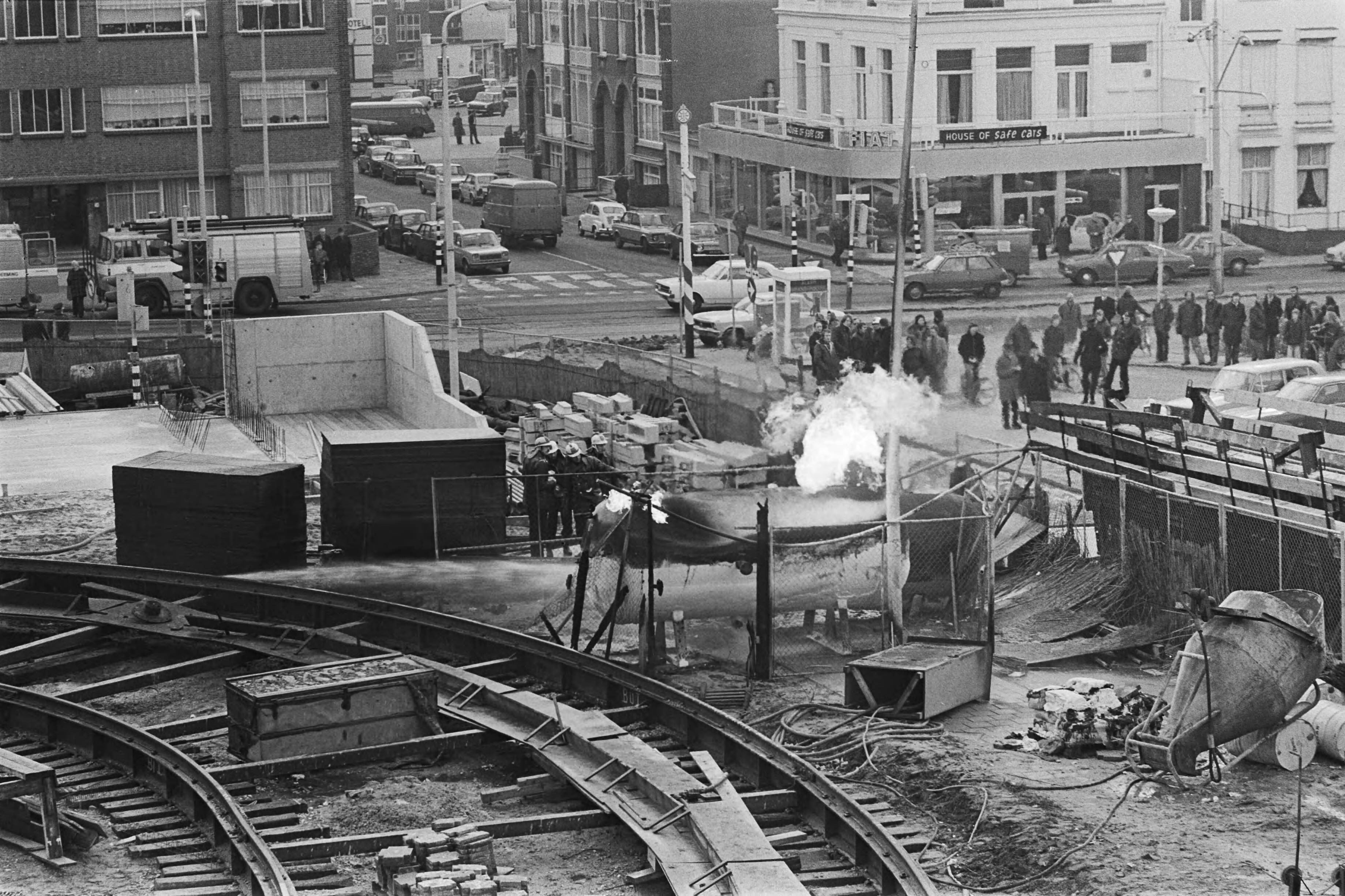 Fotocollectie Anefo — Brand in Scheveningen — Foto: Suyk, Koen / Anefo. Licentie: Set B: Rechtenvrij / Publiek Domein. Bron: Nationaal Archief. http://hdl.handle.net/10648/ac93a4b8-d0b4-102d-bcf8-003048976d84