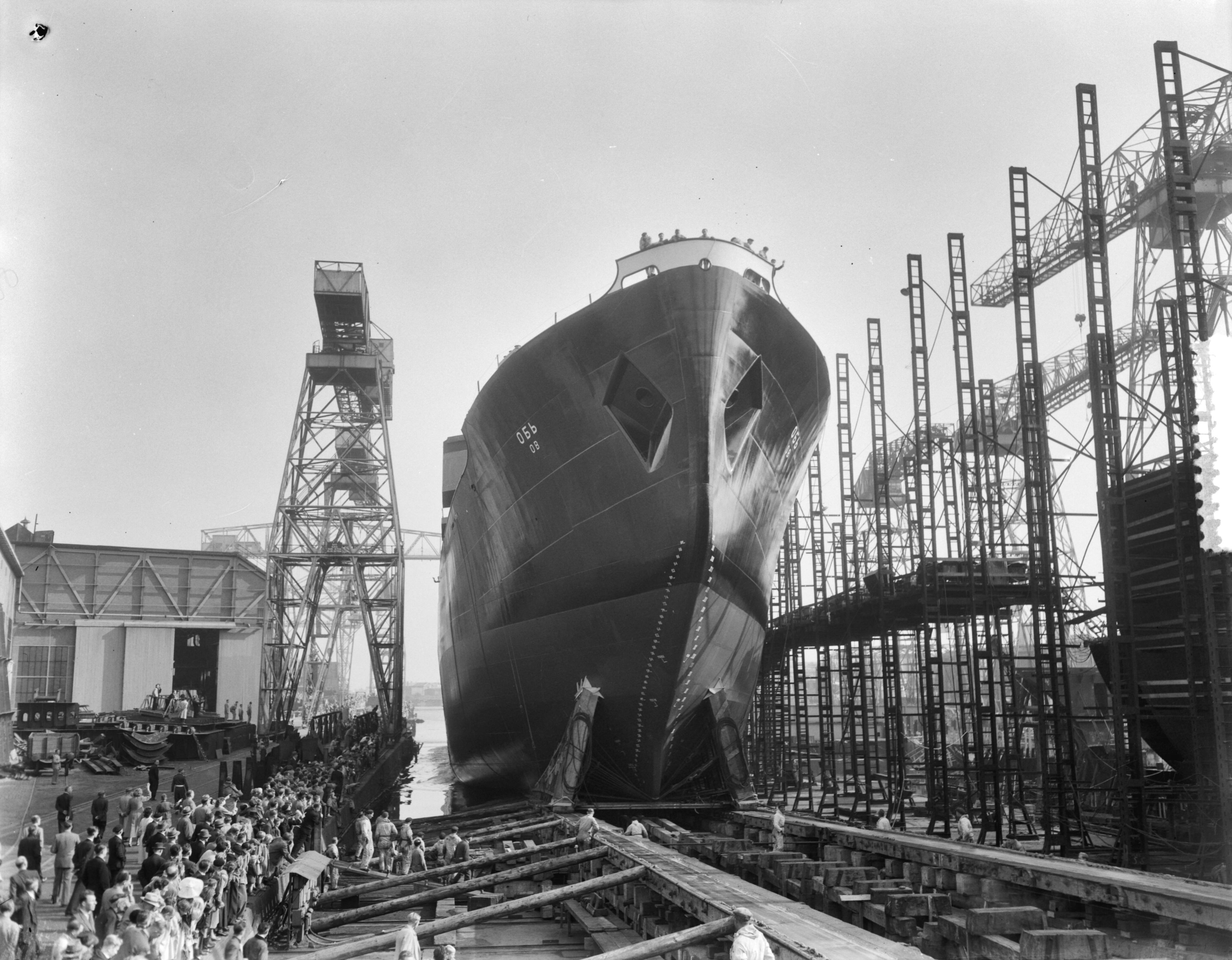 Fotocollectie Anefo — Tewaterlating vrachtschip "OGB" op de werf van N.V. Koninklijke Maatschappij "De Schelde" te Vlissingen — Foto: Duinen, G.W. van / Anefo. Licentie: Set B: Rechtenvrij / Publiek Domein. Bron: Nationaal Archief. http://hdl.handle.net/10648/a9152514-d0b4-102d-bcf8-003048976d84
