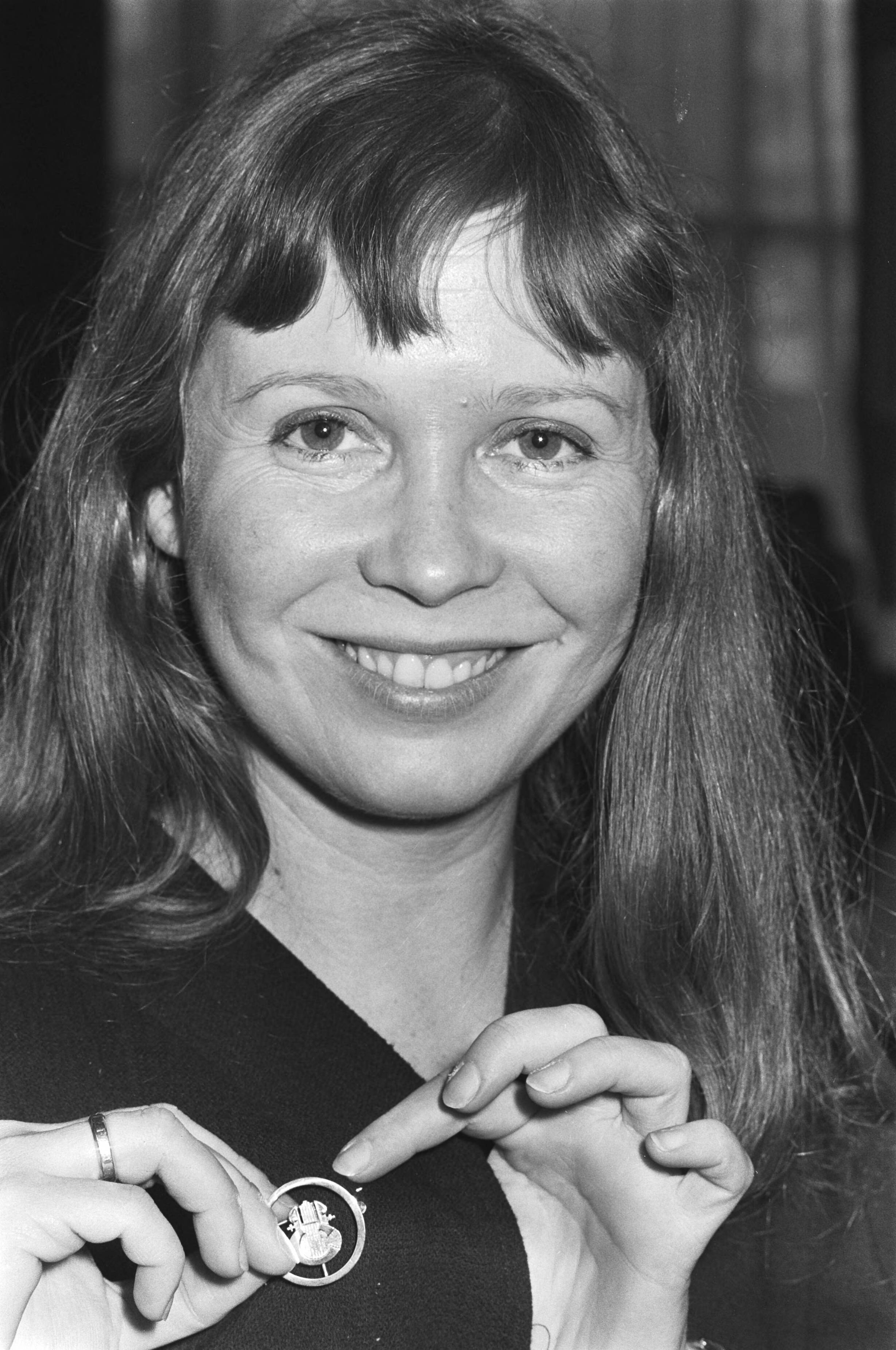 Uitreiking Zilveren Harp 1977 — Wieteke van Dort — Foto: Suyk, Koen / Anefo. Licentie: Set B: Rechtenvrij / Publiek Domein. Bron: Nationaal Archief. http://hdl.handle.net/10648/ac980bd4-d0b4-102d-bcf8-003048976d84