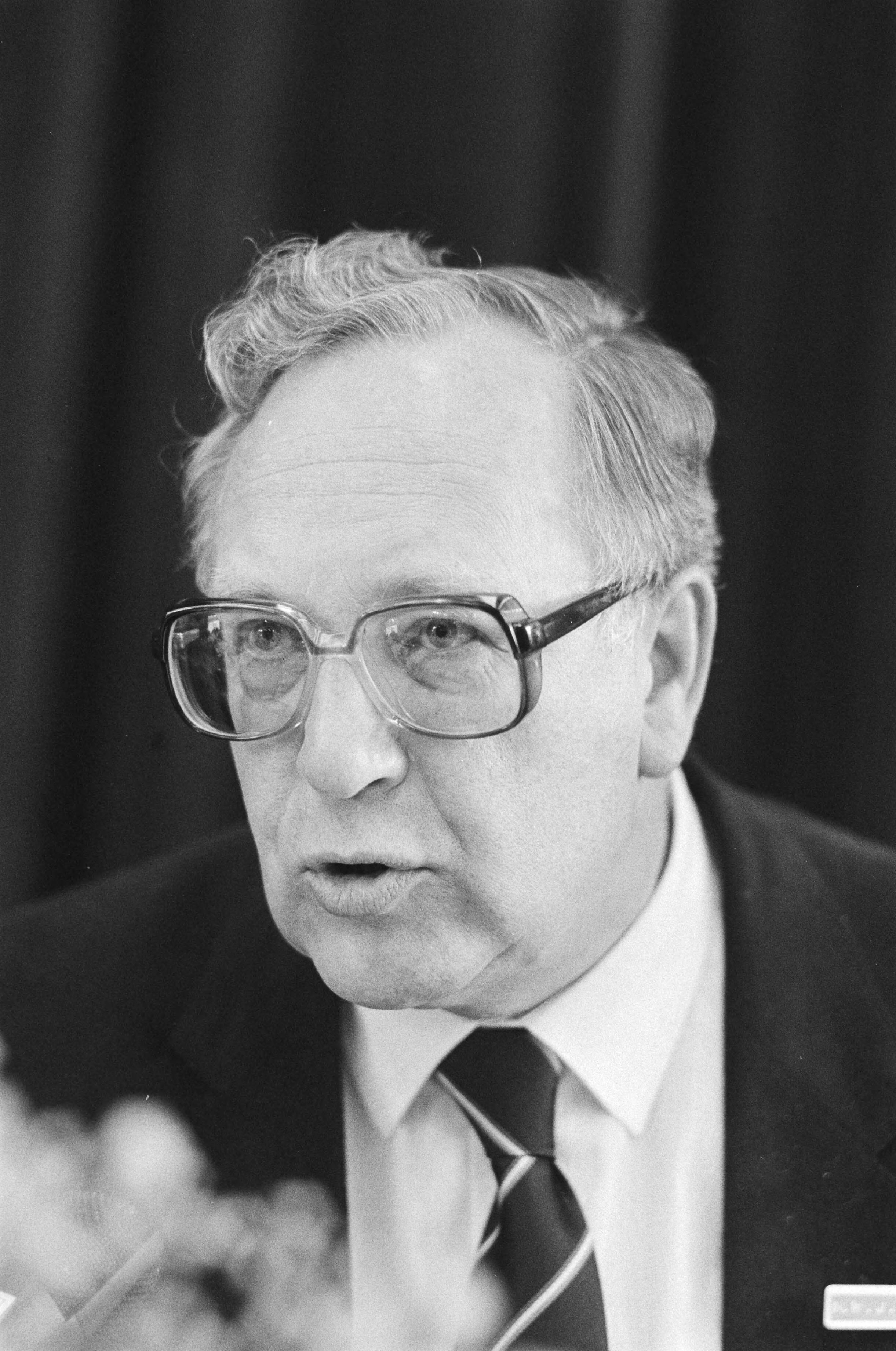Fotocollectie Anefo — Vergadering amateurvoetbal onder motto "Sport, Overheid en Politiek" in het KNVB-Sportcentrum in Zeist; voorzitter Kastermans — Foto: Bogaerts, Rob / Anefo. Licentie: Set B: Rechtenvrij / Publiek Domein. Bron: Nationaal Archief. http://hdl.handle.net/10648/acfe6c80-d0b4-102d-bcf8-003048976d84