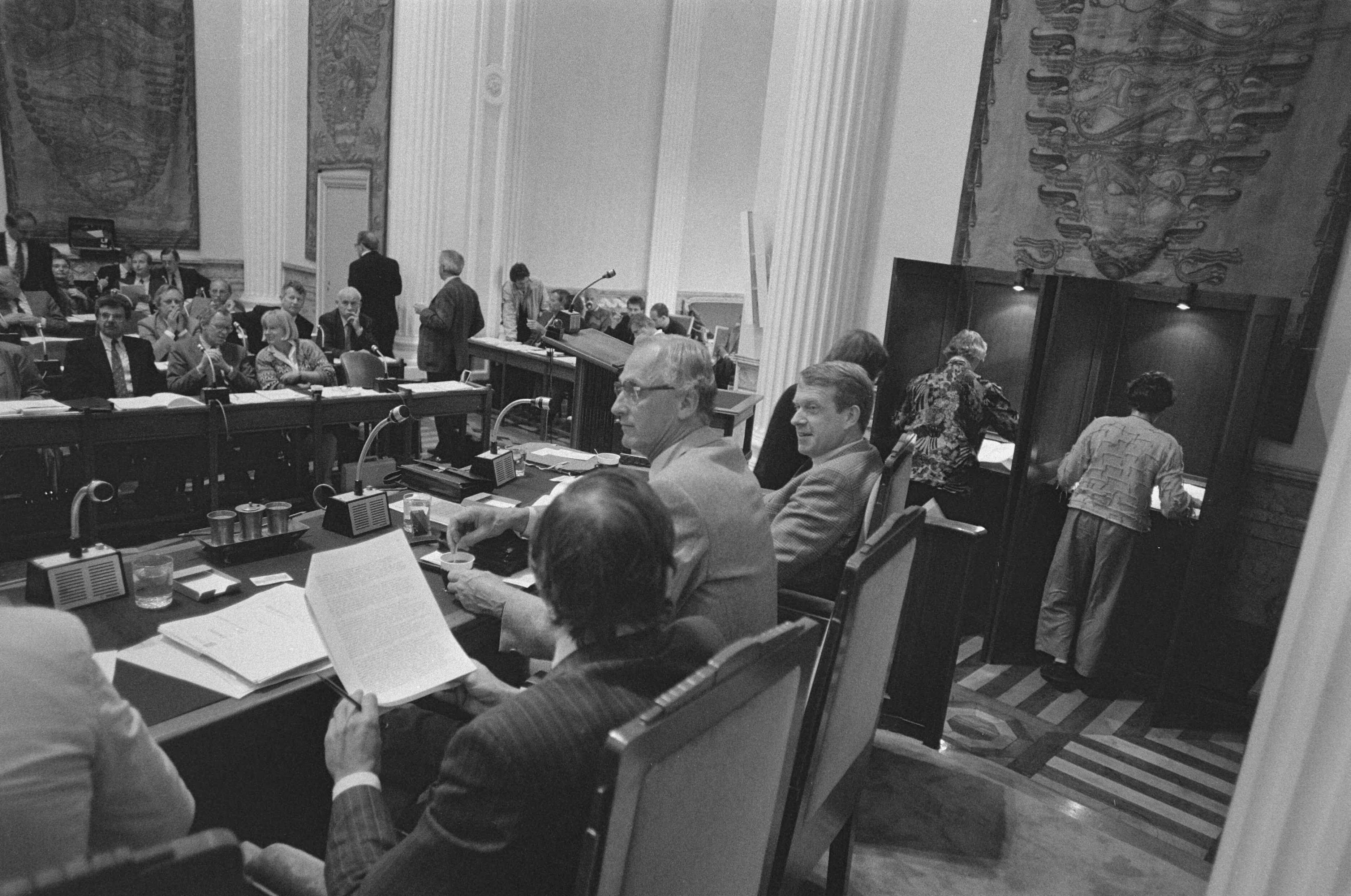Fotocollectie Anefo — Leden Provinciale Staten kiezen Leden Eerste Kamer in vergaderzaal PS Noord Holland in Haarlem — Foto: Bogaerts, Rob / Anefo. Licentie: Set B: Rechtenvrij / Publiek Domein. Bron: Nationaal Archief. http://hdl.handle.net/10648/ad6154bc-d0b4-102d-bcf8-003048976d84