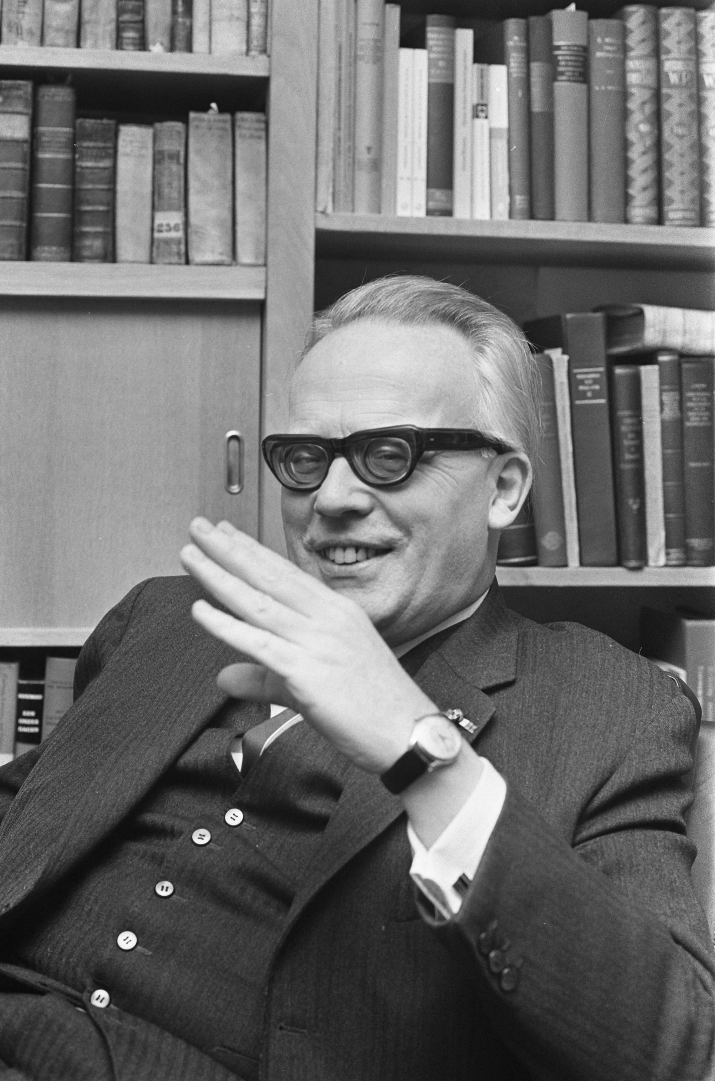 Fotocollectie Anefo — Professor Verdam wordt commissaris van de Koningin in Utrecht (ex-minister) — Foto: Verhoeff, Bert / Anefo. Licentie: Set B: Rechtenvrij / Publiek Domein. Bron: Nationaal Archief. http://hdl.handle.net/10648/ab8f3730-d0b4-102d-bcf8-003048976d84