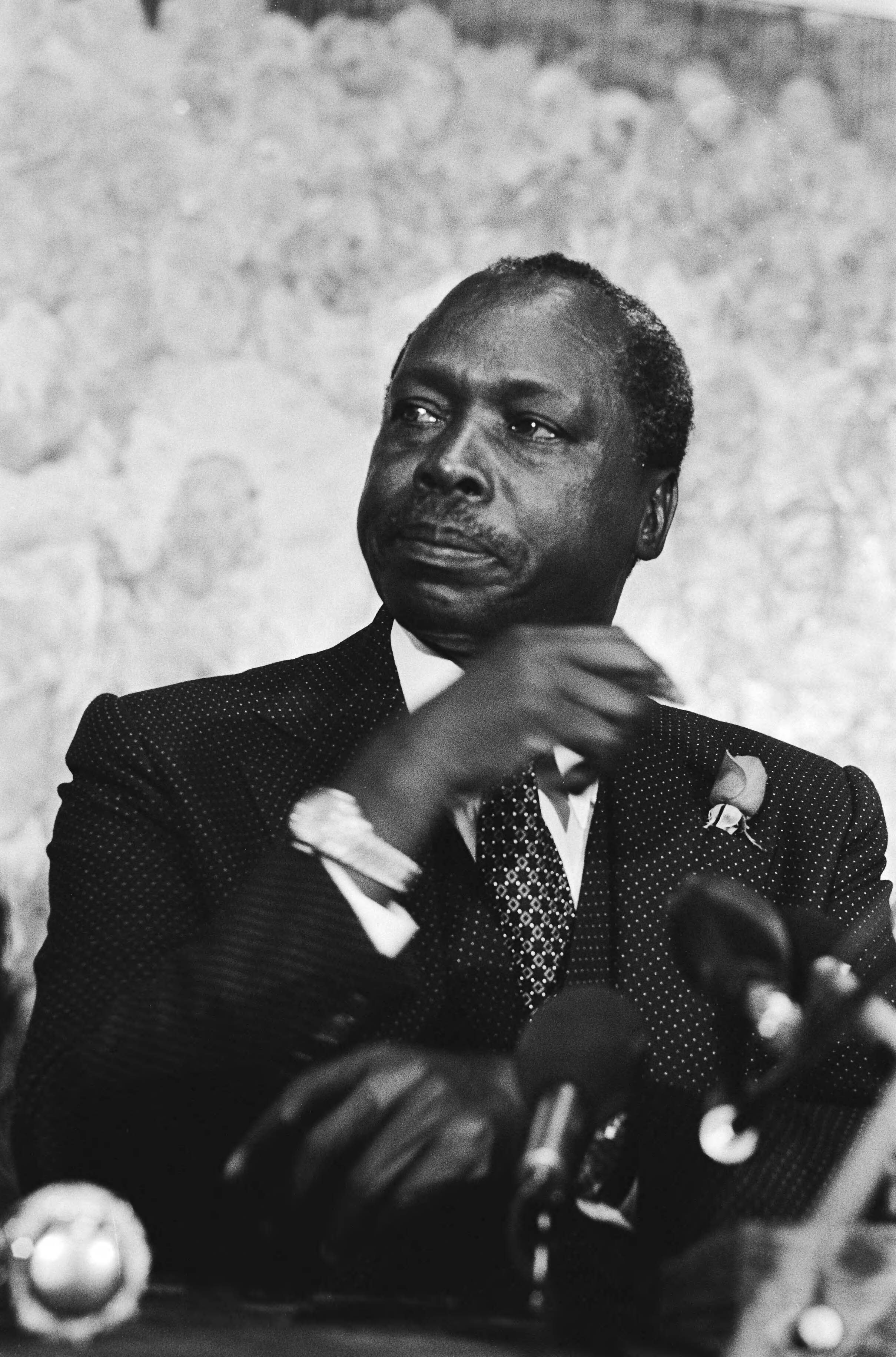 Persconferentie Kenyase president Daniel arap Moi in Den Haag — Moi, Daniel arap|Den Haag|Zuid-Holland|presidenten |persconferenties |portretten — Foto: Croes, Rob C. / Anefo. Licentie: Set B: Rechtenvrij / Publiek Domein. Bron: Nationaal Archief. http://hdl.handle.net/10648/accc6dca-d0b4-102d-bcf8-003048976d84