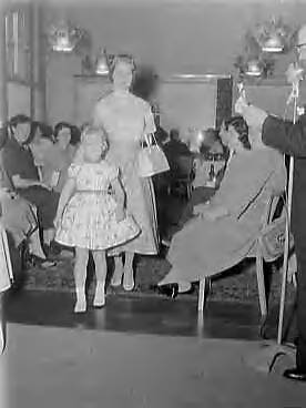 Fotocollectie Anefo — Opdrachten Familie Nooy (Zandvoort) — Foto: Pot, Harry / Anefo. Licentie: Set B: Rechtenvrij / Publiek Domein. Bron: Nationaal Archief. http://hdl.handle.net/10648/a9609008-d0b4-102d-bcf8-003048976d84