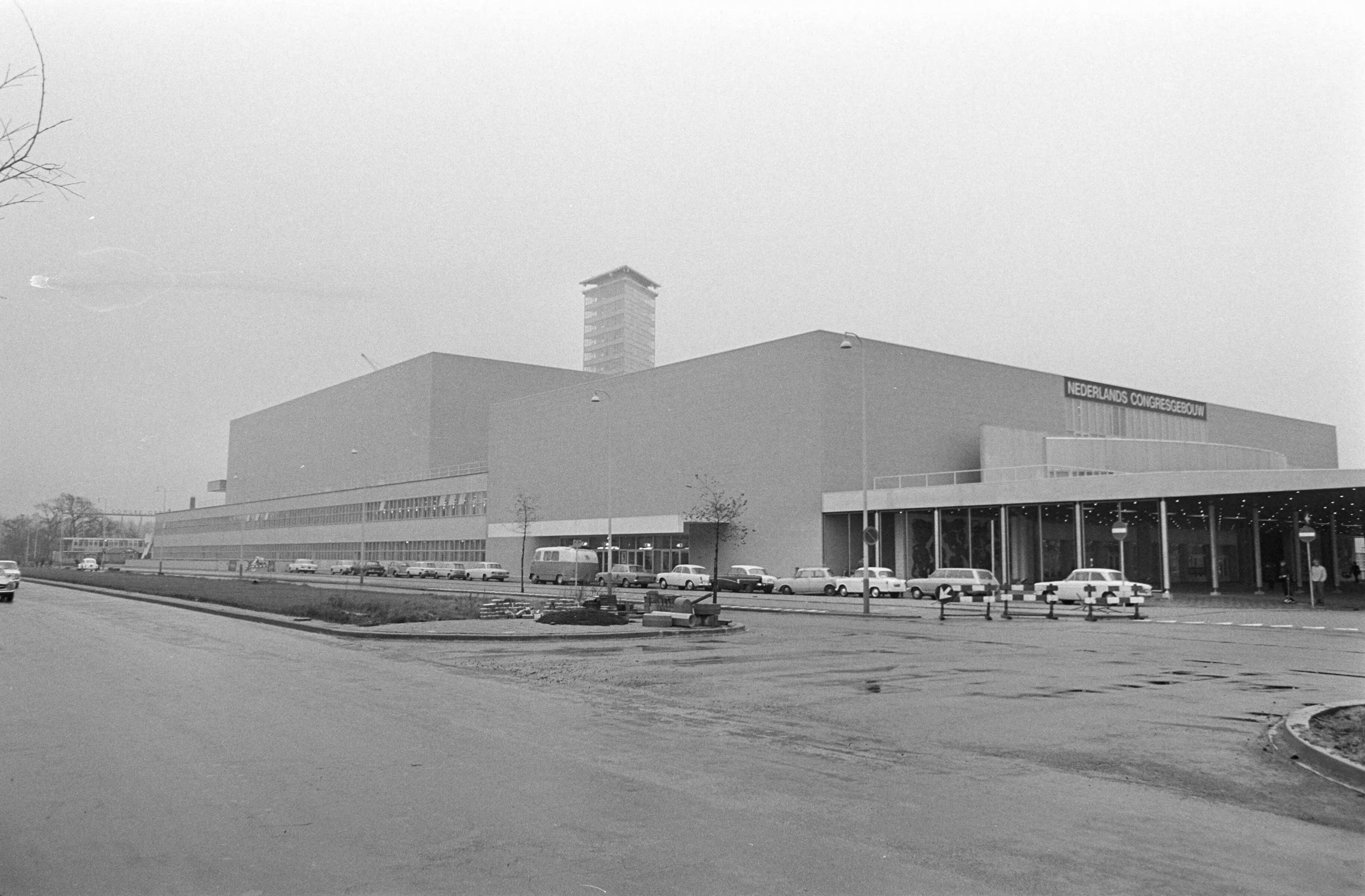 Fotocollectie Anefo — Congresgebouw Den Haag exterieur — Foto: Nijs, Jac. de / Anefo. Licentie: Set B: Rechtenvrij / Publiek Domein. Bron: Nationaal Archief. http://hdl.handle.net/10648/ab554bce-d0b4-102d-bcf8-003048976d84