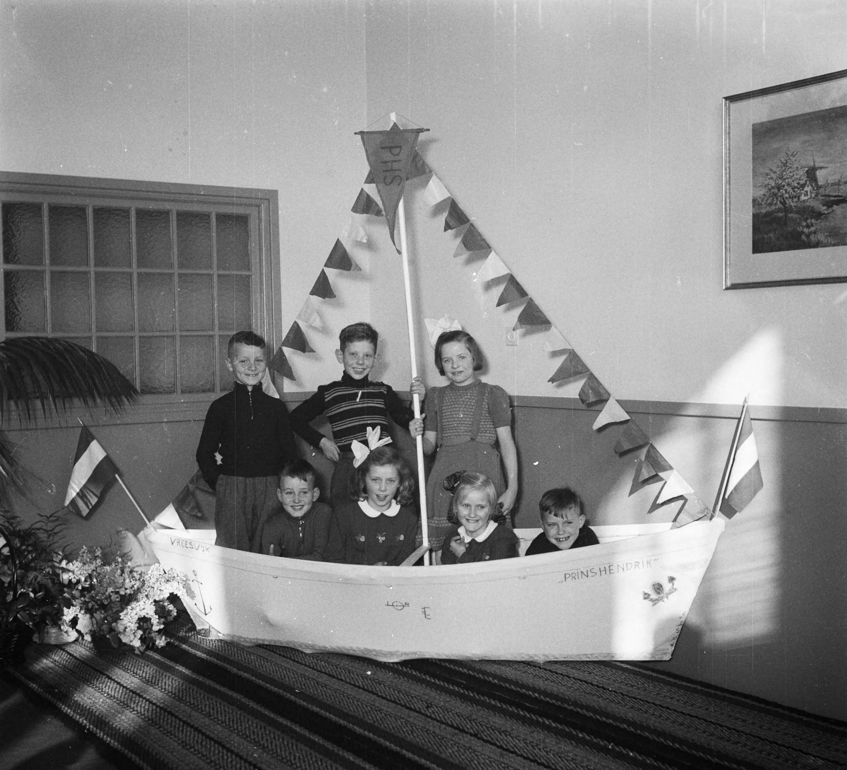 Fotocollectie Anefo — Opening Prins Hendrikschool te Vreeswijk — Foto: Noske, J.D. / Anefo. Licentie: Set B: Rechtenvrij / Publiek Domein. Bron: Nationaal Archief. http://hdl.handle.net/10648/a8f5e0aa-d0b4-102d-bcf8-003048976d84