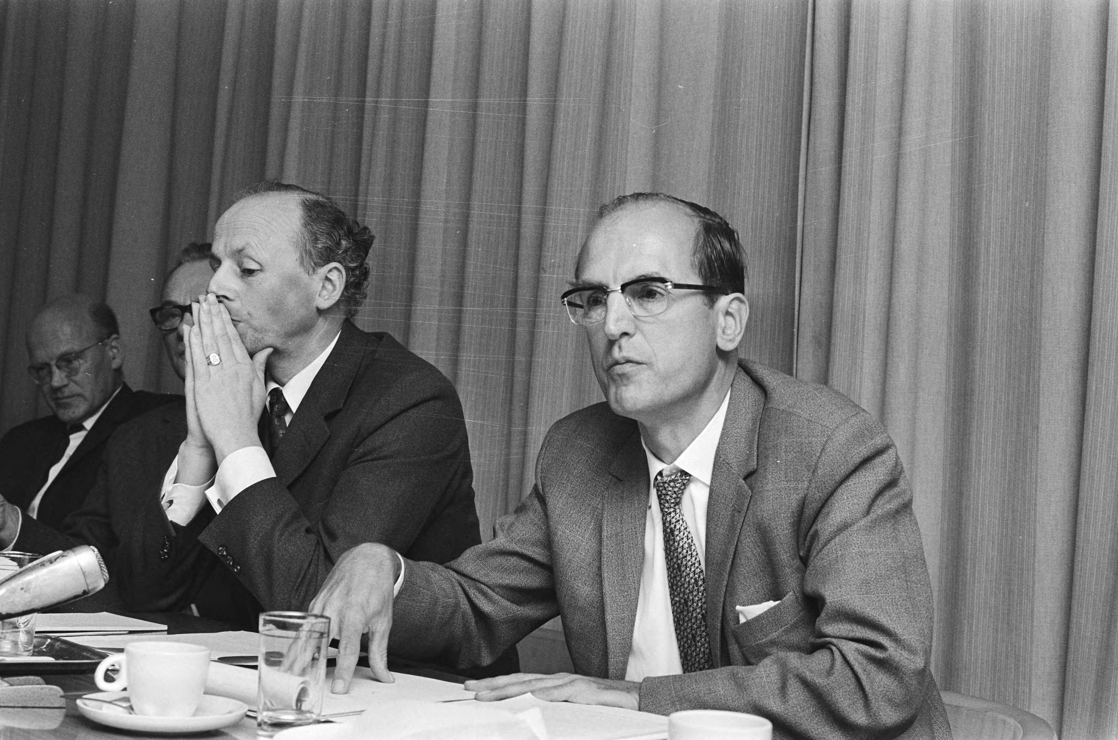 Fotocollectie Anefo — W. Drees Jr. lijsttrekker DS 70 ; persconferentie, Den Haag — Foto: Evers, Joost / Anefo. Licentie: Set B: Rechtenvrij / Publiek Domein. Bron: Nationaal Archief. http://hdl.handle.net/10648/abaf76b2-d0b4-102d-bcf8-003048976d84