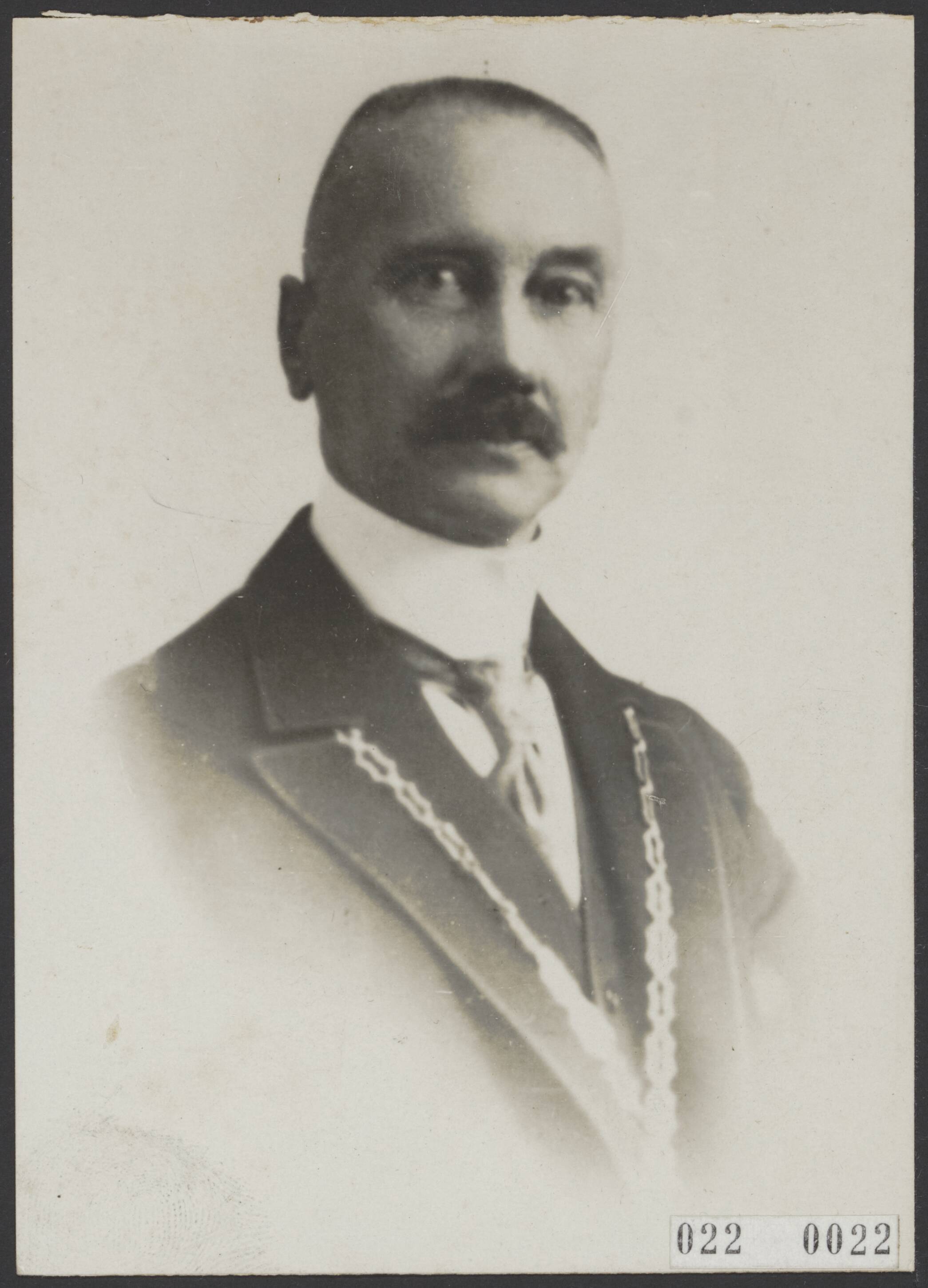 Fotocollectie Elsevier Binnenland — J. Warmolts, burgemeester van Kortenhoef viert zijn 25-jarig jubileum — Foto: Fotopersbureau "Holland". Licentie: Set B: Rechtenvrij / Publiek Domein. Bron: Nationaal Archief. http://hdl.handle.net/10648/add0d9fe-d0b4-102d-bcf8-003048976d84