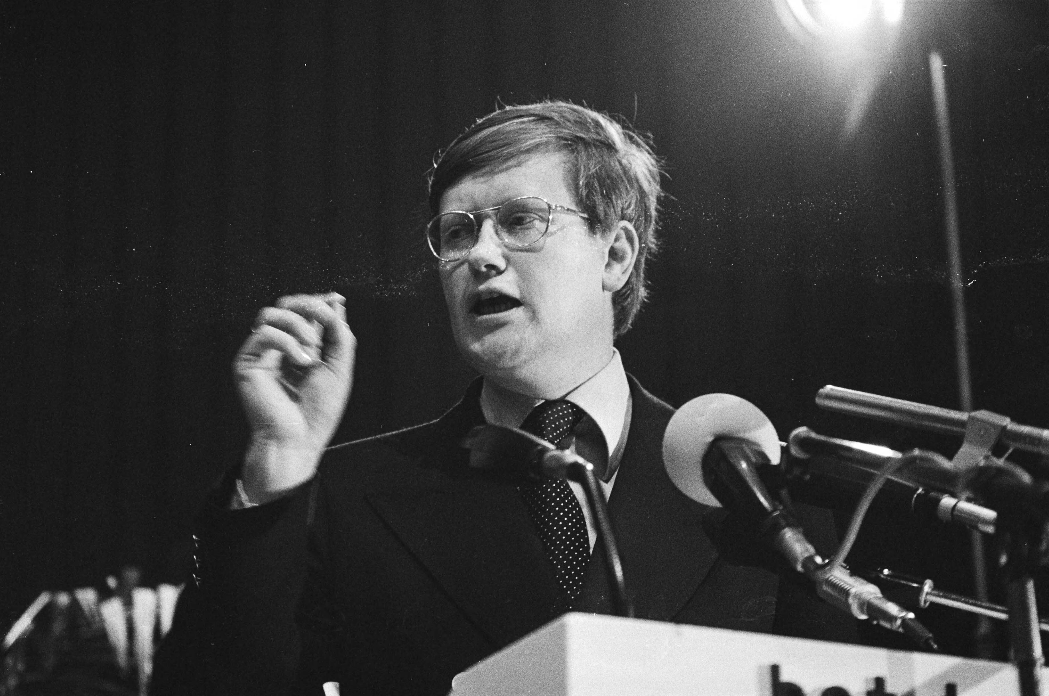 VVD congres in Breda — Minister Wiegel aan het woord — Foto: Croes, Rob C. / Anefo. Licentie: Set B: Rechtenvrij / Publiek Domein. Bron: Nationaal Archief. http://hdl.handle.net/10648/acc8622a-d0b4-102d-bcf8-003048976d84