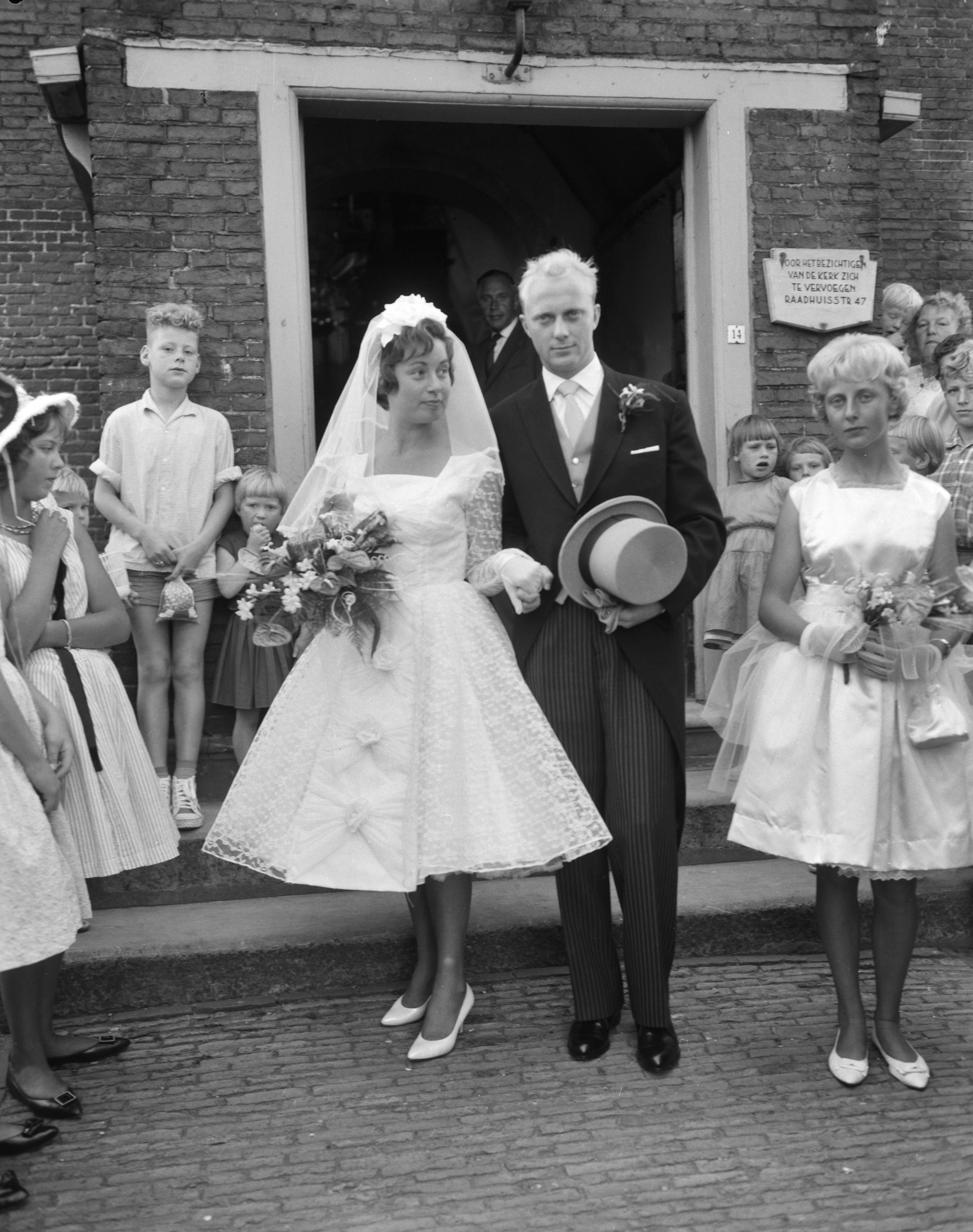 Fotocollectie Anefo — Huwelijk van voetballer Piet Kruiver en Maria Heidel te Koog aan de Zaan — Foto: Bilsen, Joop van / Anefo. Licentie: Set B: Rechtenvrij / Publiek Domein. Bron: Nationaal Archief. http://hdl.handle.net/10648/a9b5c41a-d0b4-102d-bcf8-003048976d84