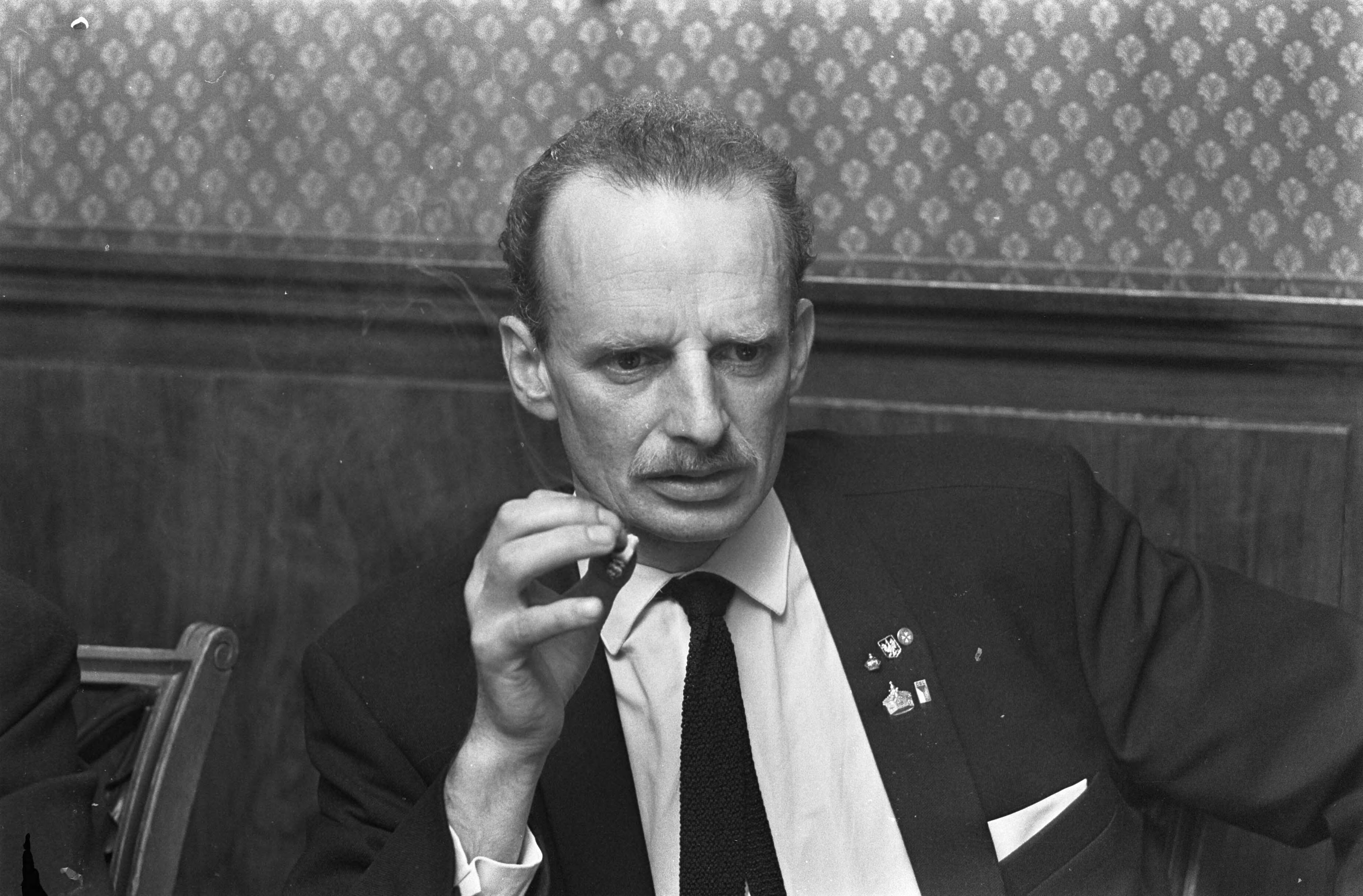 Fotocollectie Anefo — Wereldregering gevormd door Reichsgraf Von Thun und Holenstein te Den Haag — Foto: Koch, Eric / Anefo. Licentie: Set B: Rechtenvrij / Publiek Domein. Bron: Nationaal Archief. http://hdl.handle.net/10648/ab327004-d0b4-102d-bcf8-003048976d84