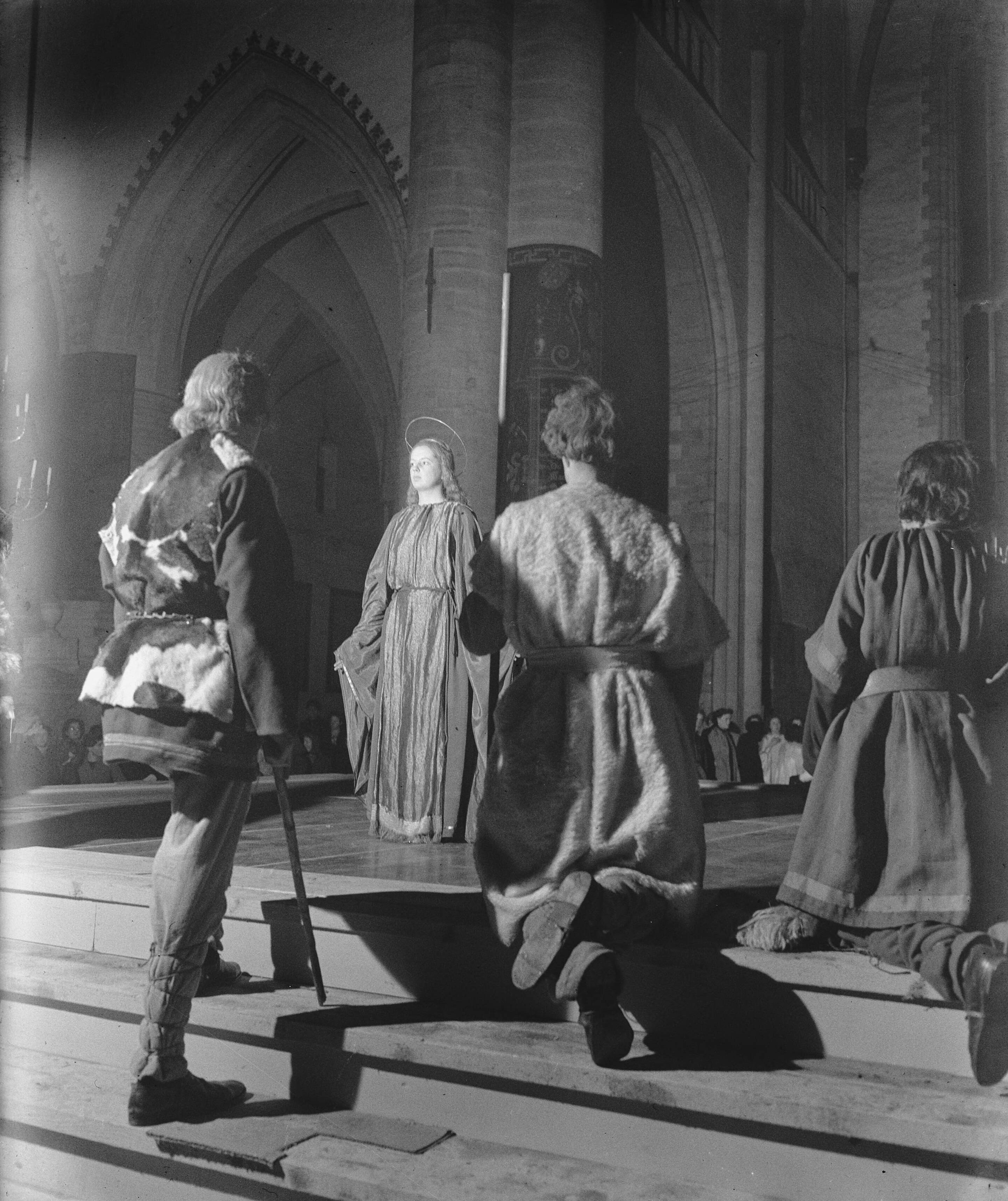 Fotocollectie Anefo — Kerstspel in de Grote of St. Bavokerk te Haarlem — Foto: Haren Noman, Theo van / Anefo. Licentie: Set B: Rechtenvrij / Publiek Domein. Bron: Nationaal Archief. http://hdl.handle.net/10648/a88fd990-d0b4-102d-bcf8-003048976d84