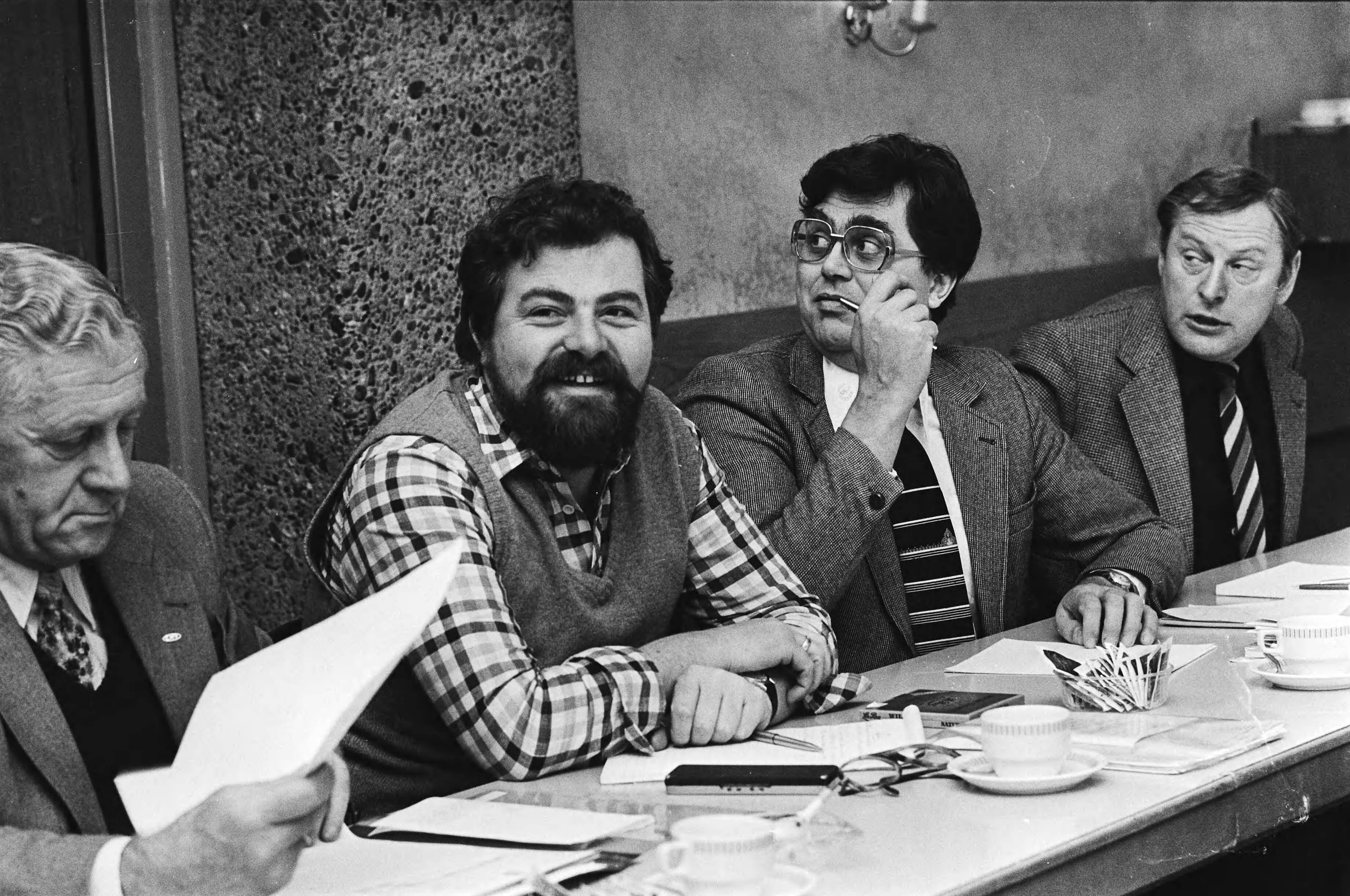 Fotocollectie Anefo — Zuiveloverleg in Utrecht hervat; Klaas Koornstra (FNV) woordvoerder Winter (rechts) — Foto: Croes, Rob C. / Anefo. Licentie: Set B: Rechtenvrij / Publiek Domein. Bron: Nationaal Archief. http://hdl.handle.net/10648/acd7e2a4-d0b4-102d-bcf8-003048976d84