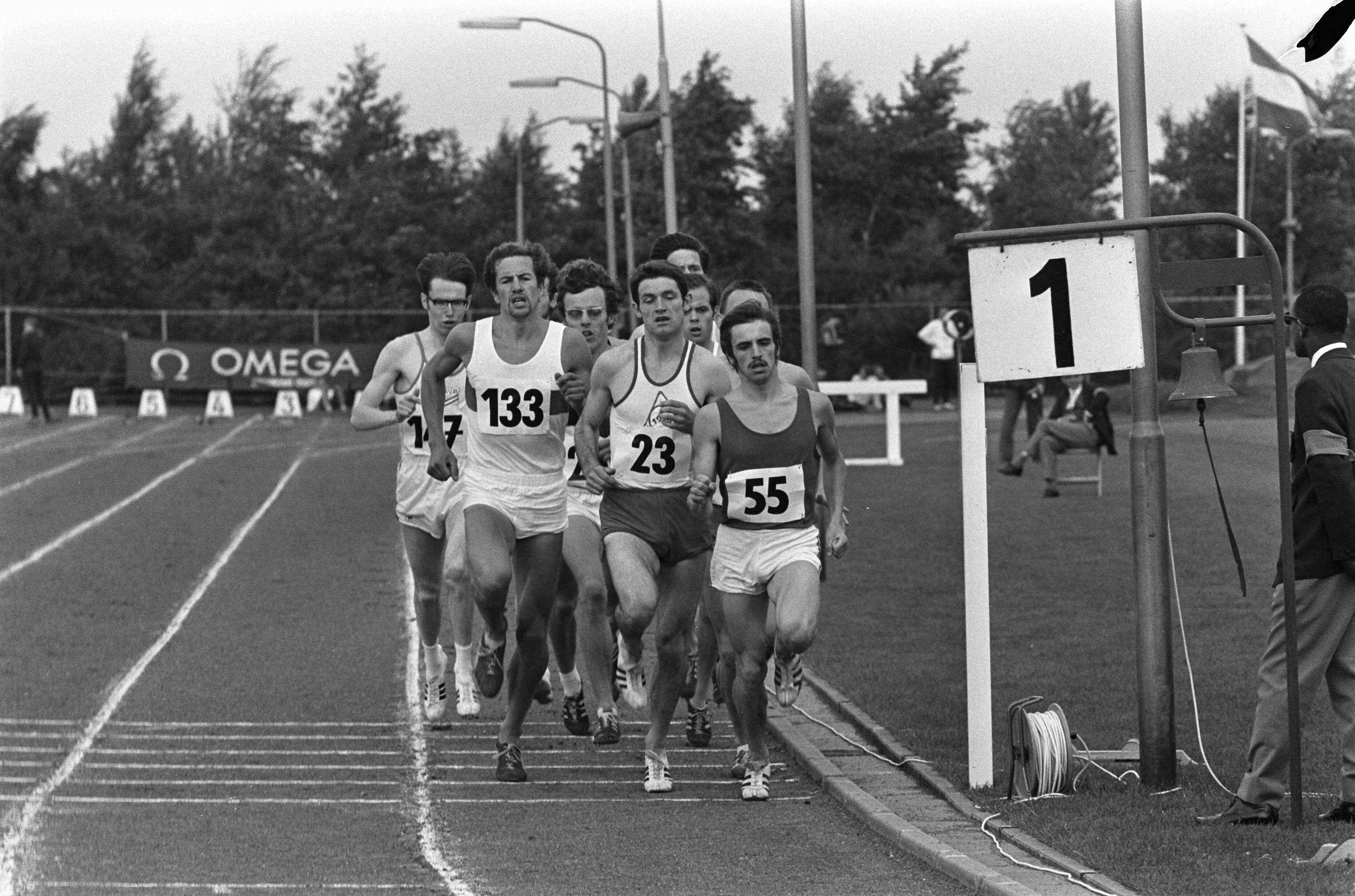 Fotocollectie Anefo — Nationale atletiekkampioenschappen in Haarlem — Foto: Koch, Eric / Anefo. Licentie: Set B: Rechtenvrij / Publiek Domein. Bron: Nationaal Archief. http://hdl.handle.net/10648/ab9e0cce-d0b4-102d-bcf8-003048976d84
