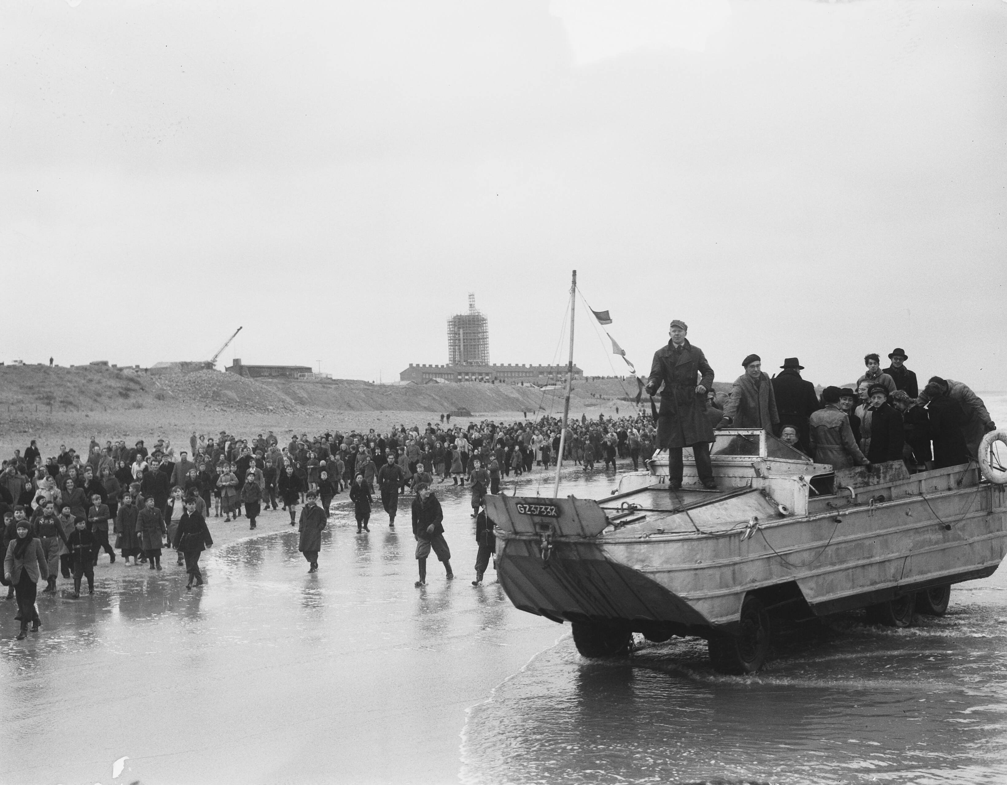 Fotocollectie Anefo — Tewaterlating van "Het Ding" te Zandvoort — Foto: Vogel, Carel L. de / Anefo. Licentie: Set B: Rechtenvrij / Publiek Domein. Bron: Nationaal Archief. http://hdl.handle.net/10648/a8e5d412-d0b4-102d-bcf8-003048976d84