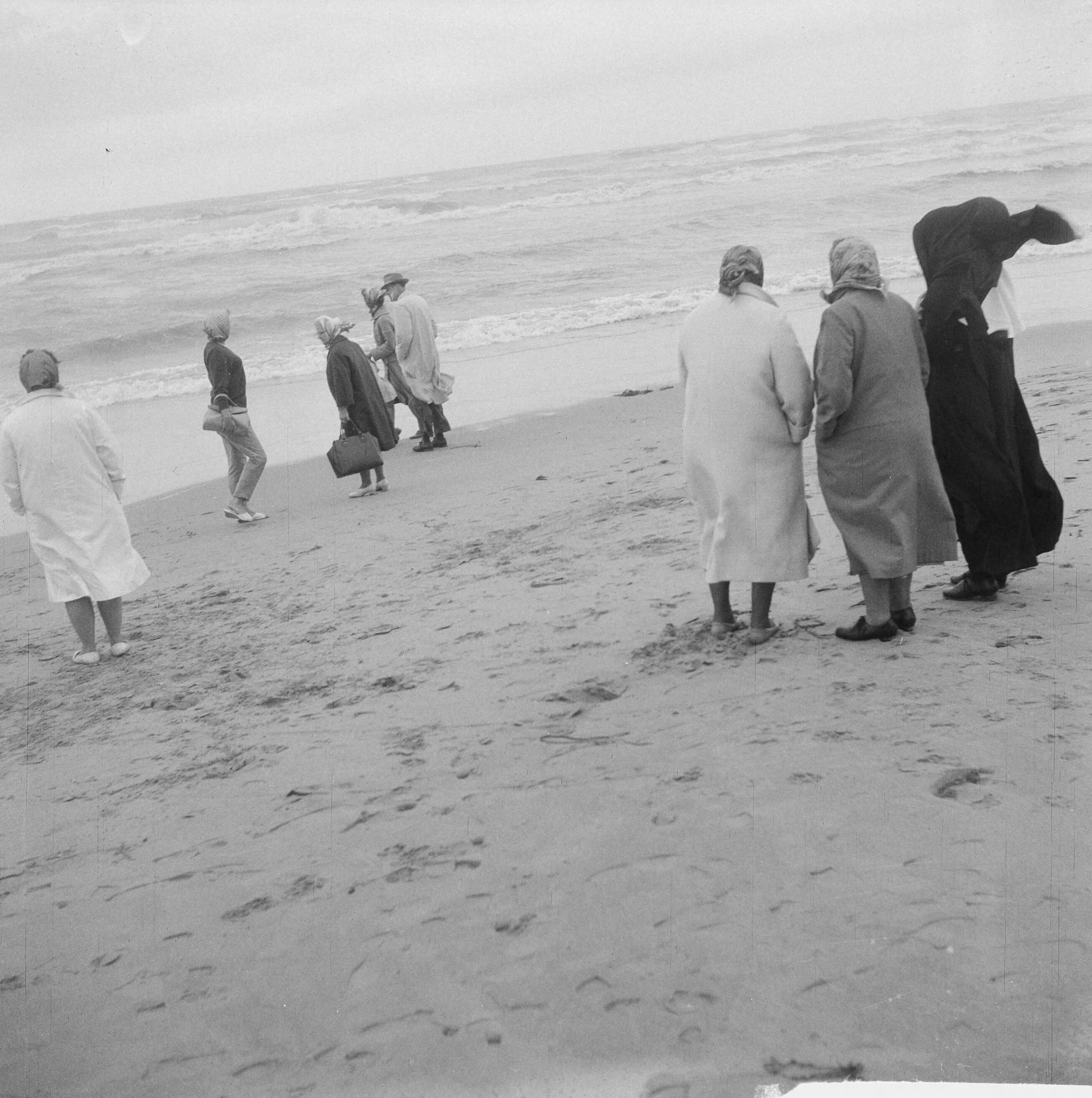 Fotocollectie Anefo — Strand Zandvoort bij storm — Foto: Nijs, Jac. de / Anefo. Licentie: Set B: Rechtenvrij / Publiek Domein. Bron: Nationaal Archief. http://hdl.handle.net/10648/aa176332-d0b4-102d-bcf8-003048976d84