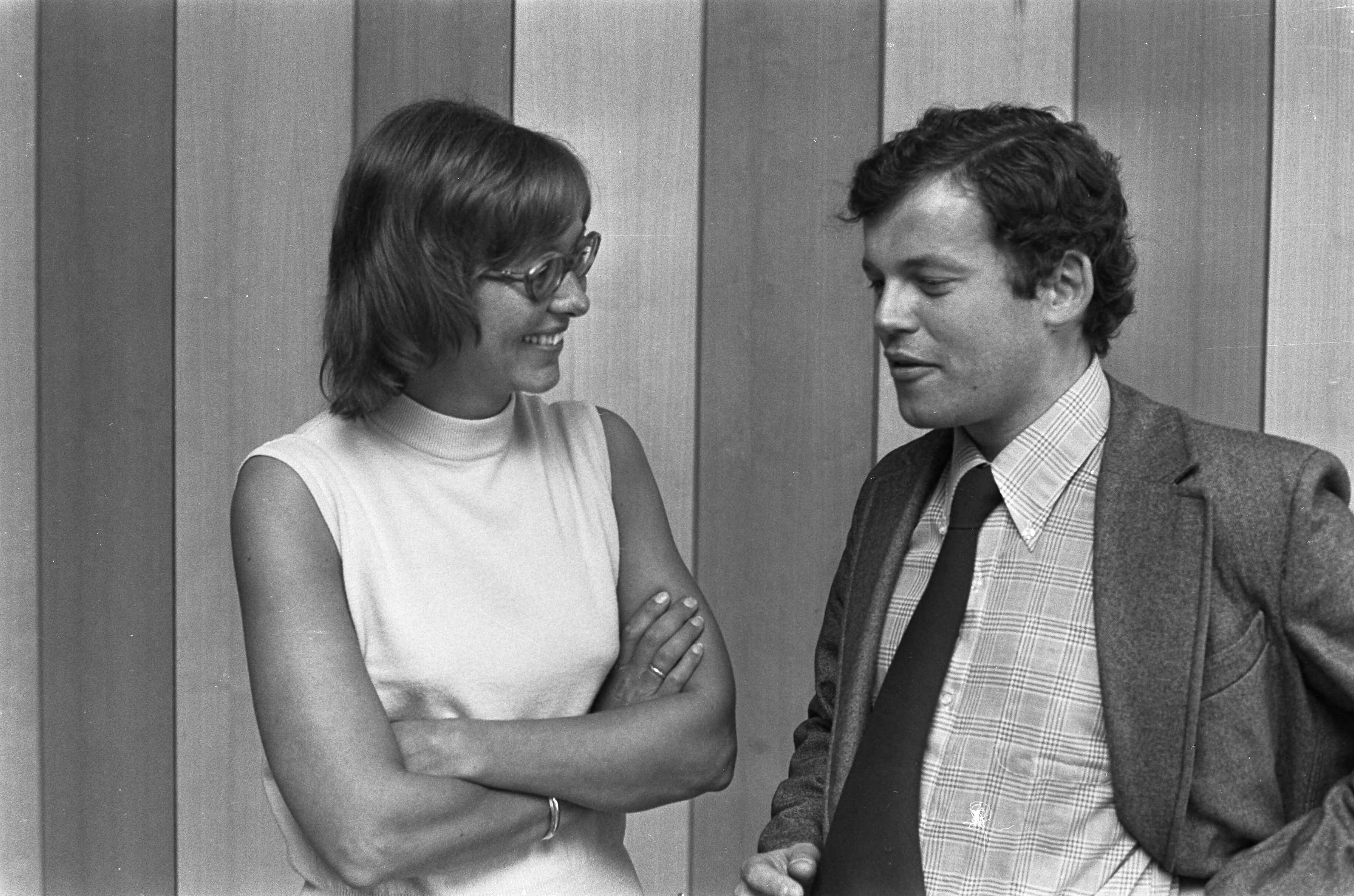 Fotocollectie Anefo — Ledenvergadering D66 in Breda, Ruby van der Scheer en Engwirda — Foto: Verhoeff, Bert / Anefo. Licentie: Set B: Rechtenvrij / Publiek Domein. Bron: Nationaal Archief. http://hdl.handle.net/10648/ac26d270-d0b4-102d-bcf8-003048976d84