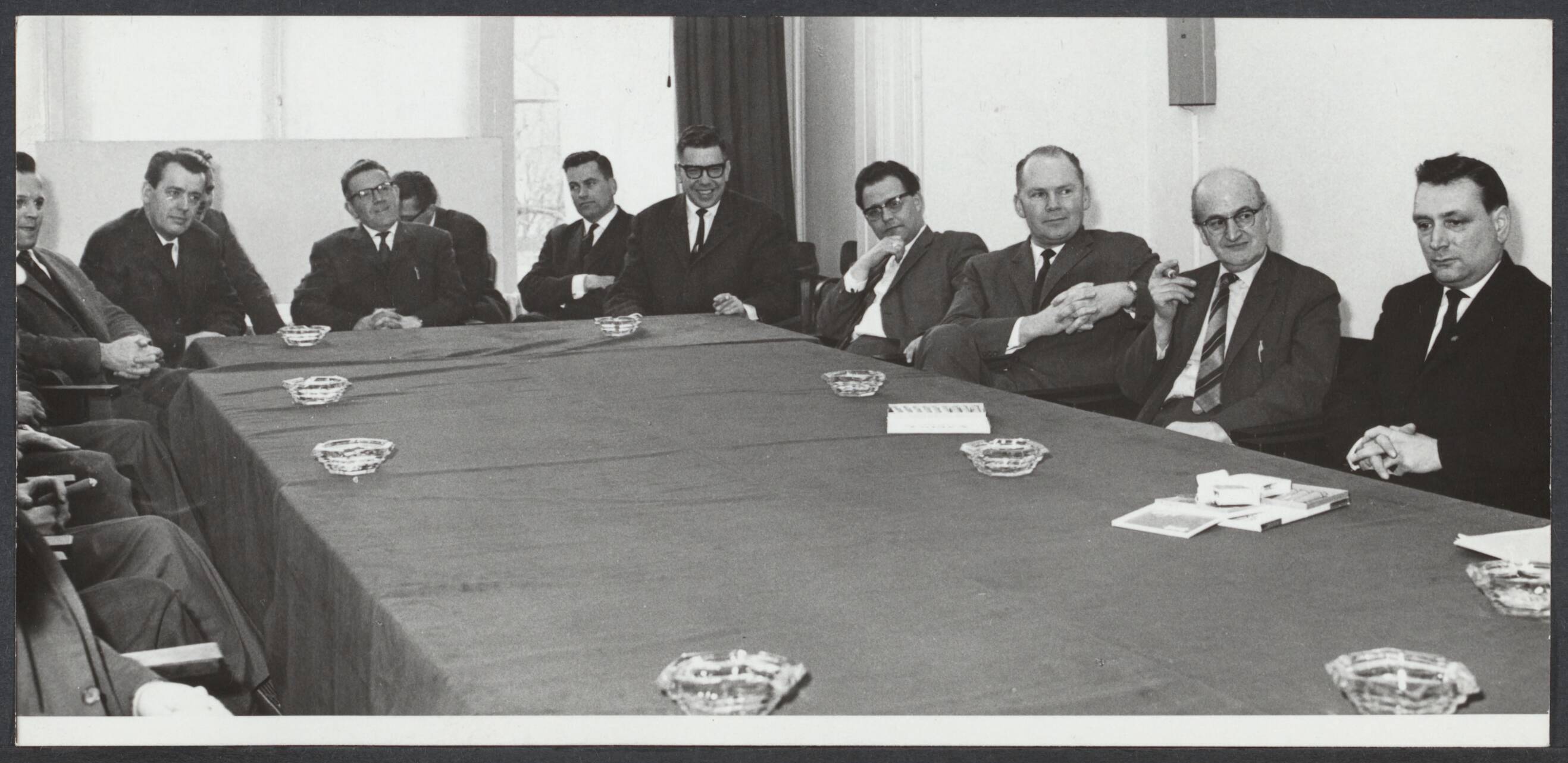 Spaarnestad, ideeënbus - Nederland — Ideeënbus. Vergadering Ideeënbus — Foto: Vermeer, J.M. / Spaarnestad Photo (05887). Licentie: Set B: Rechtenvrij / Publiek Domein. Bron: Nationaal Archief. http://hdl.handle.net/10648/e4da6bad-d93b-4434-6f7c-7a41139db785