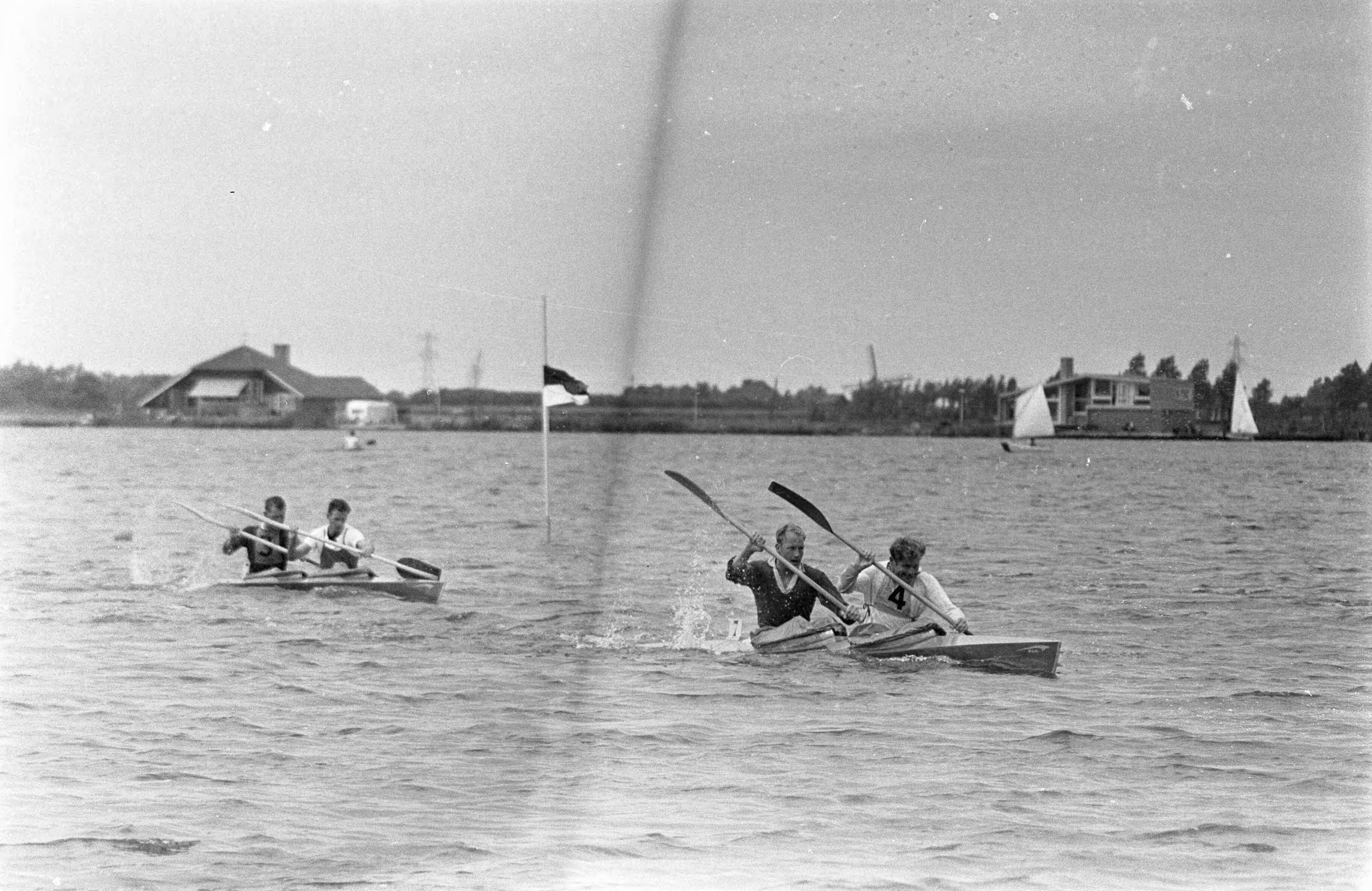Fotocollectie Anefo — Kanowedstrijd in Wormer, de K2 mannen — Foto: Gelderen, Hugo van / Anefo. Licentie: Set B: Rechtenvrij / Publiek Domein. Bron: Nationaal Archief. http://hdl.handle.net/10648/aa6fc89c-d0b4-102d-bcf8-003048976d84