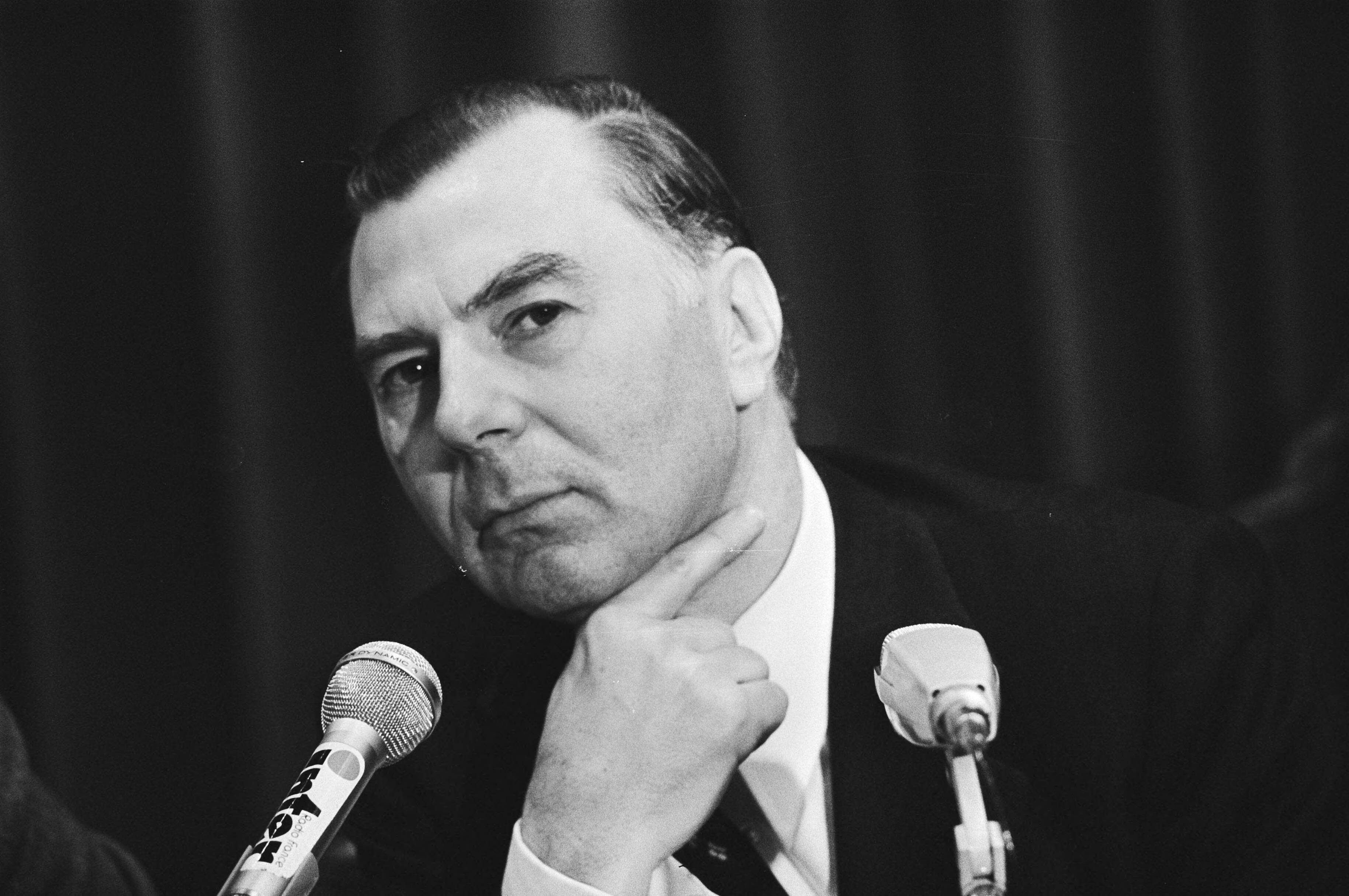 Fotocollectie Anefo — Persconferentie na afloop "Overleg van de 9" , Den Haag Tindemans (premier Belgie), koppen — Foto: Verhoeff, Bert / Anefo. Licentie: Set B: Rechtenvrij / Publiek Domein. Bron: Nationaal Archief. http://hdl.handle.net/10648/ac911f2c-d0b4-102d-bcf8-003048976d84