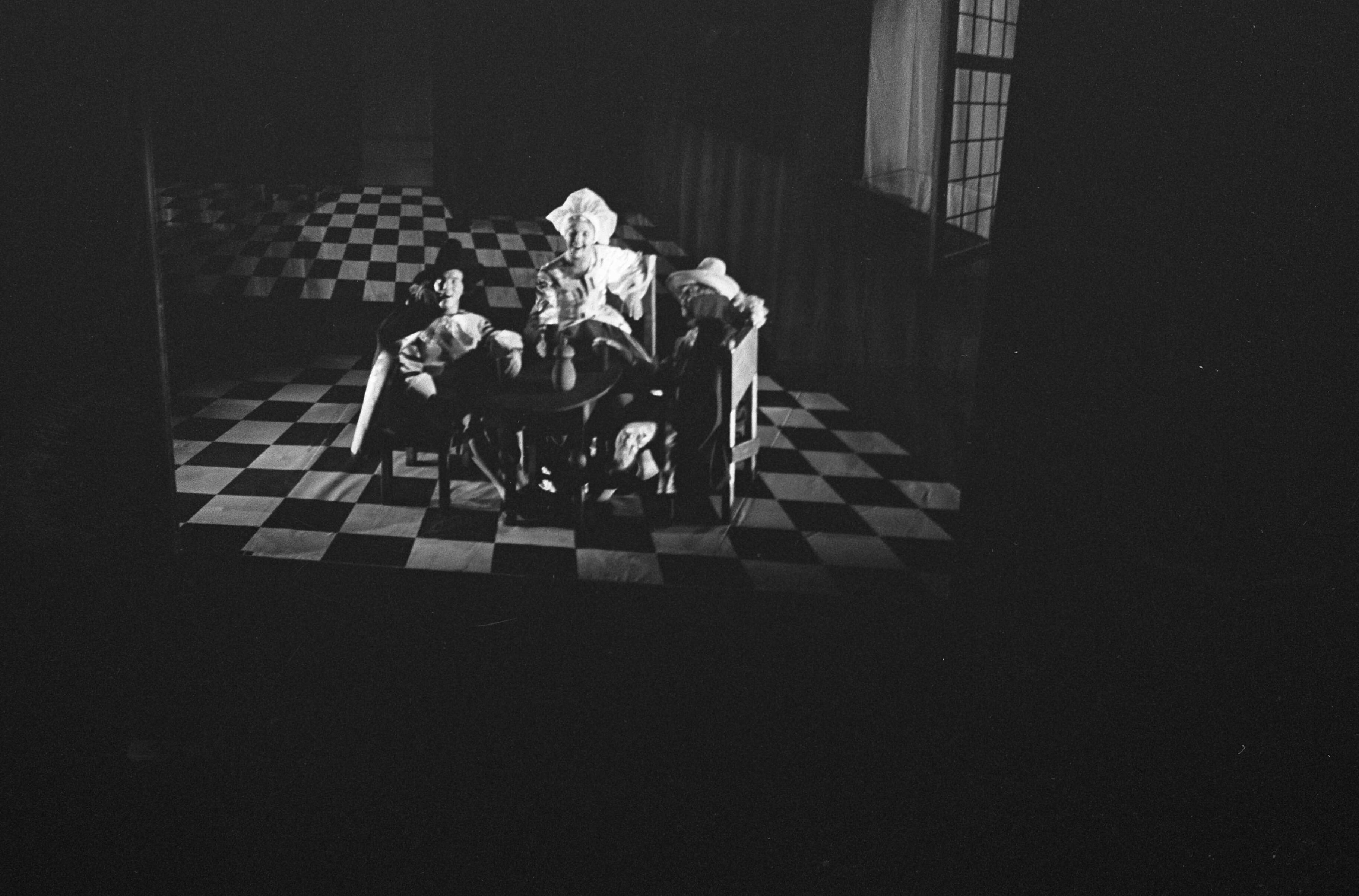 Fotocollectie Anefo — Snip en Snap revue gaat in première, sketch uit de revue — Foto: Koch, Eric / Anefo. Licentie: Set B: Rechtenvrij / Publiek Domein. Bron: Nationaal Archief. http://hdl.handle.net/10648/aab2a0e0-d0b4-102d-bcf8-003048976d84