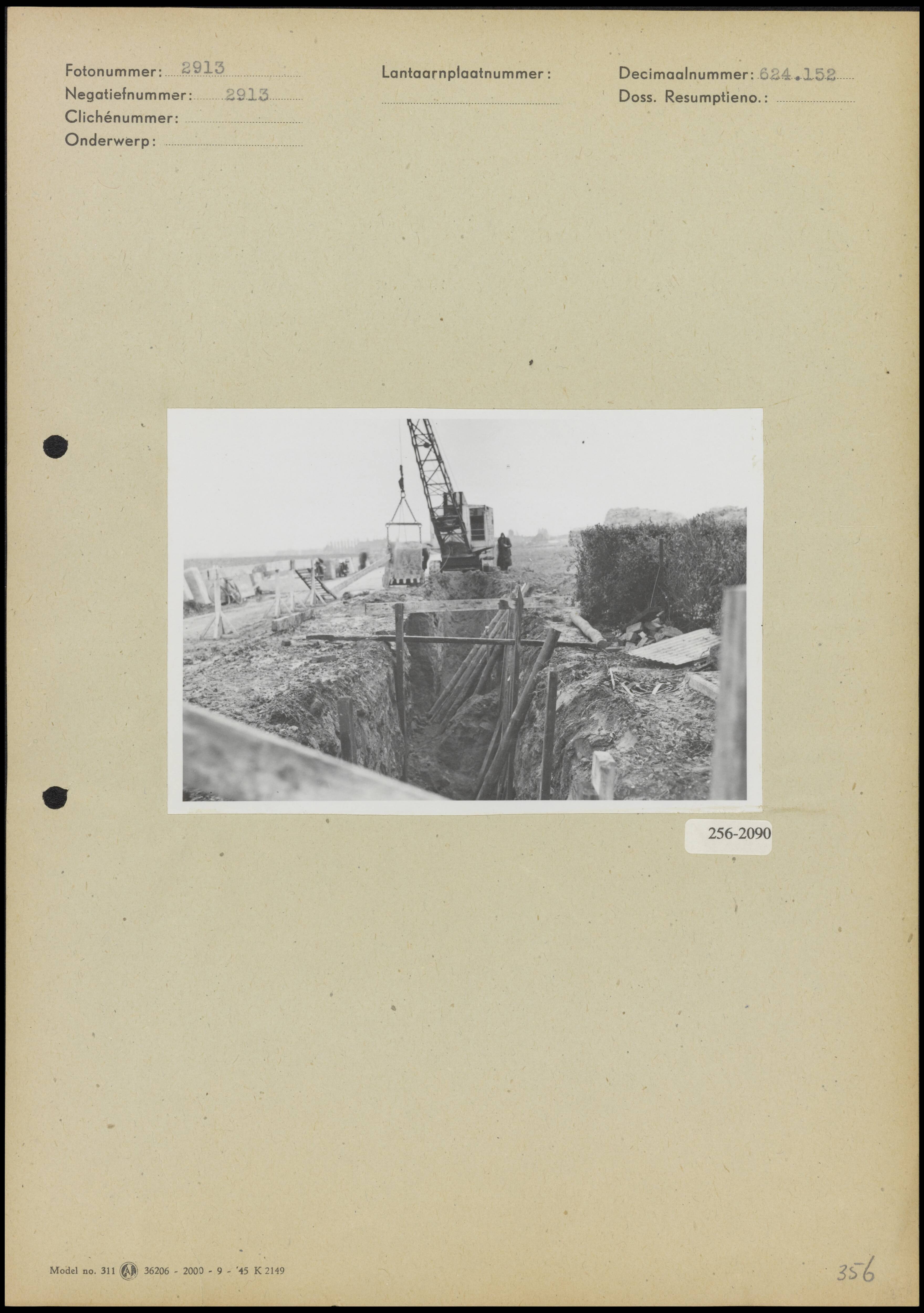Riolering Amstenrade — Aanleg riolering, vermoedelijk te Amstenrade — Foto: Onbekend / Publiek Domein of Rechtenvrij. Licentie: Set B: Rechtenvrij / Publiek Domein. Bron: Nationaal Archief. http://hdl.handle.net/10648/b017d960-d0b4-102d-bcf8-003048976d84
