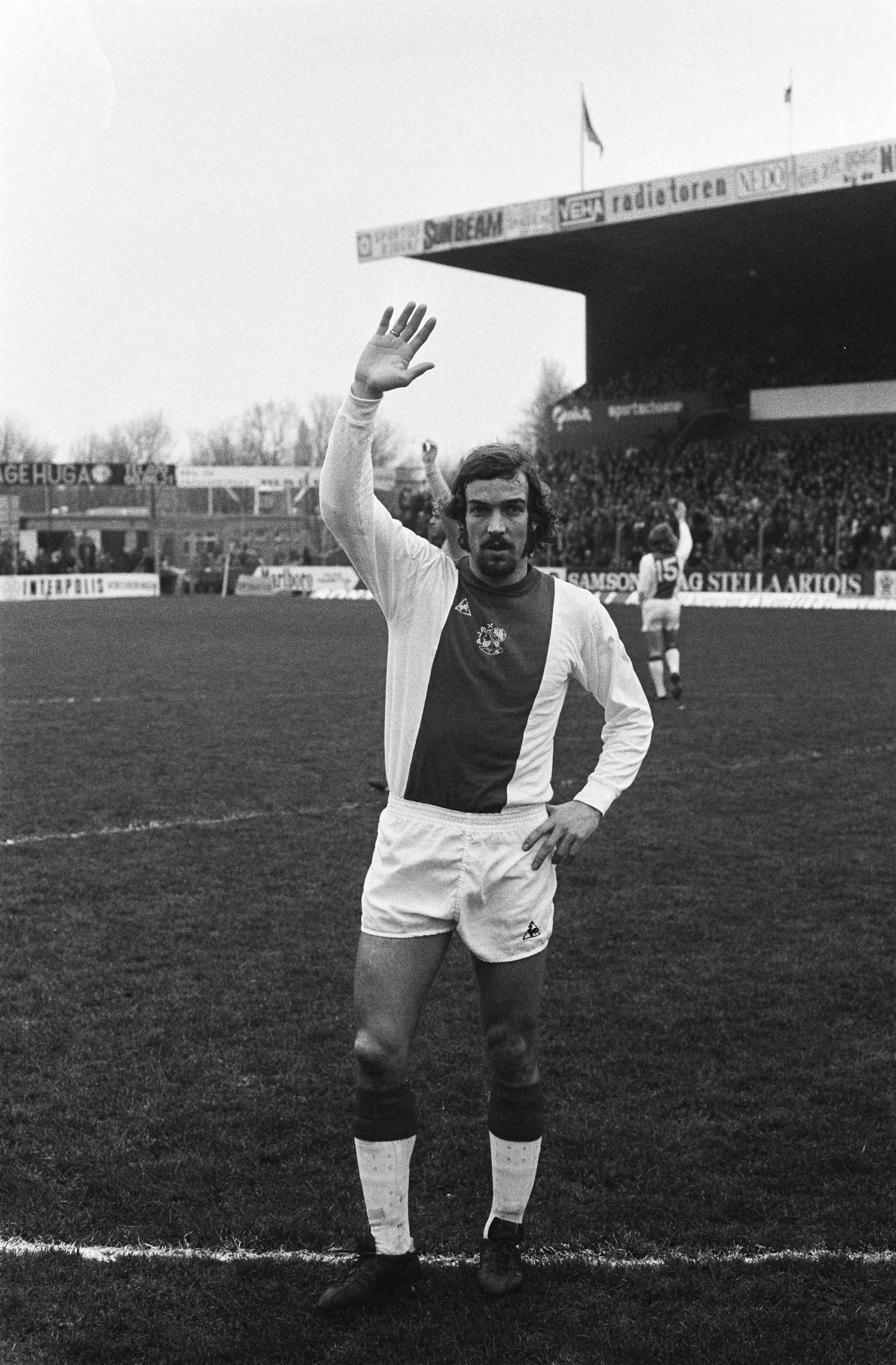 Fotocollectie Anefo — FC Den Haag tegen Ajax 1-0, nieuwe Ajax aanwinst Notten komt het veld op — Foto: Peters, Hans / Anefo. Licentie: Set B: Rechtenvrij / Publiek Domein. Bron: Nationaal Archief. http://hdl.handle.net/10648/ac5da89a-d0b4-102d-bcf8-003048976d84