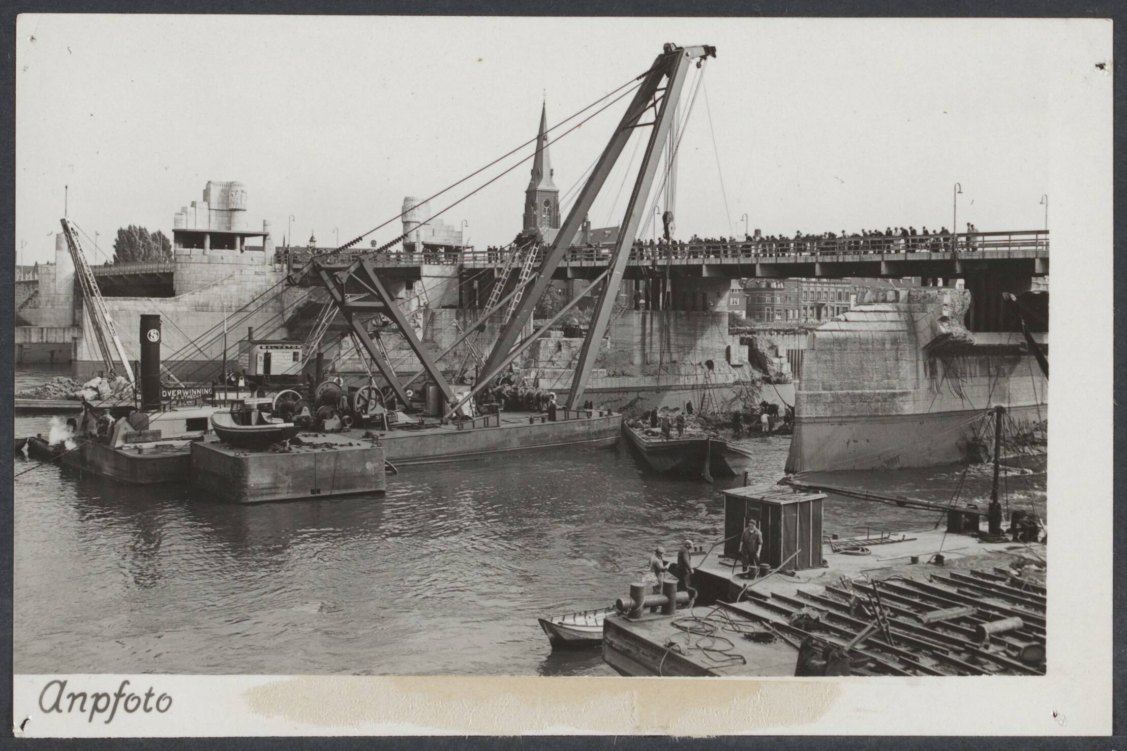 Maastricht, 1940 en 1945 — [reeks: Maastricht, 1940 en 1945] — Foto: Onbekend / Publiek Domein of Rechtenvrij. Licentie: Set B: Rechtenvrij / Publiek Domein. Bron: Nationaal Archief. http://hdl.handle.net/10648/5d70301f-f273-eb0f-7a01-005ca2a2e17d