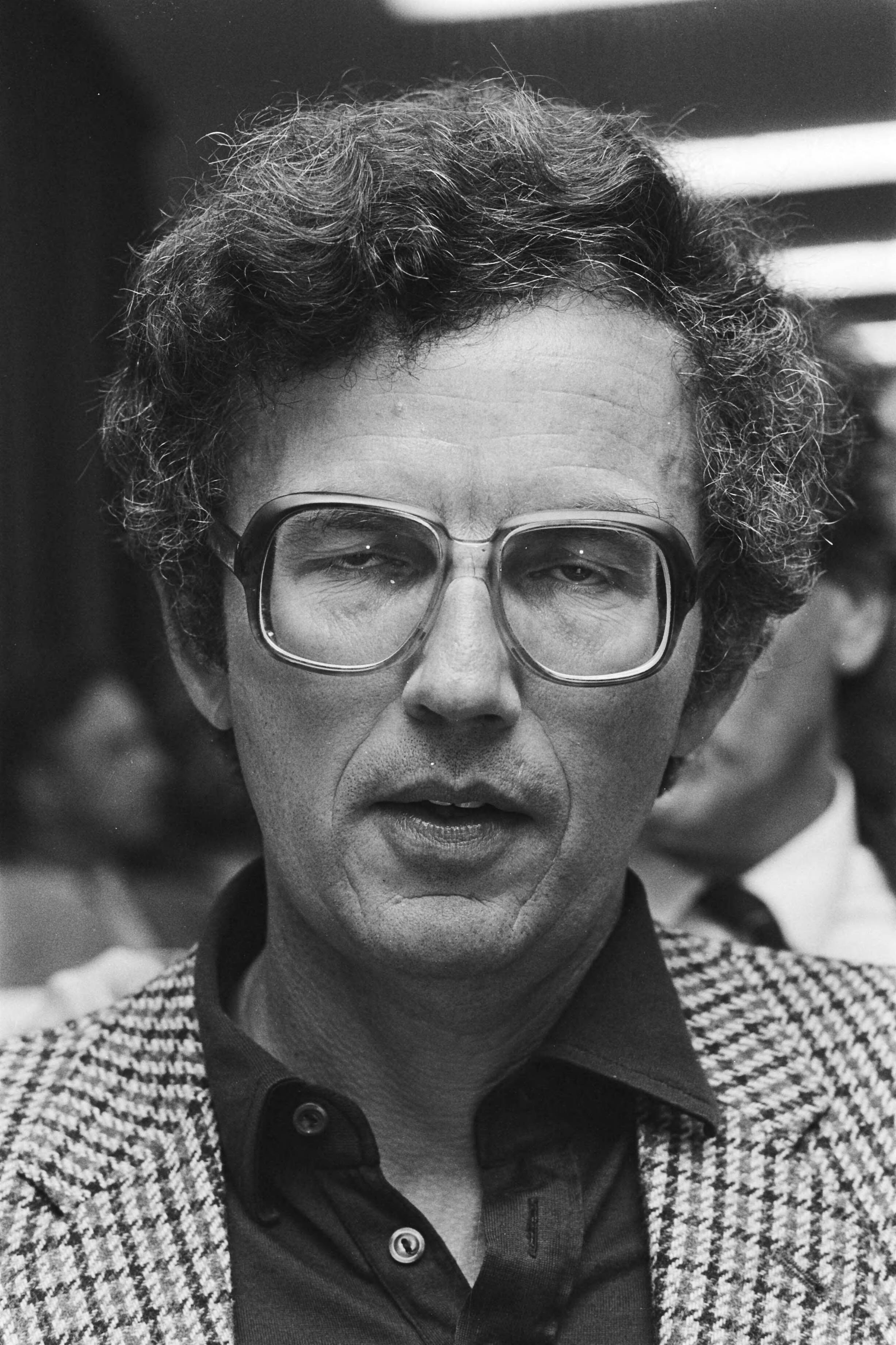 Fotocollectie Anefo — Presentatie boek van de maand "Politiek" in Den Haag ; Fred Verbraken (koppen) — Foto: Antonisse, Marcel / Anefo. Licentie: Set B: Rechtenvrij / Publiek Domein. Bron: Nationaal Archief. http://hdl.handle.net/10648/ad1d09a6-d0b4-102d-bcf8-003048976d84