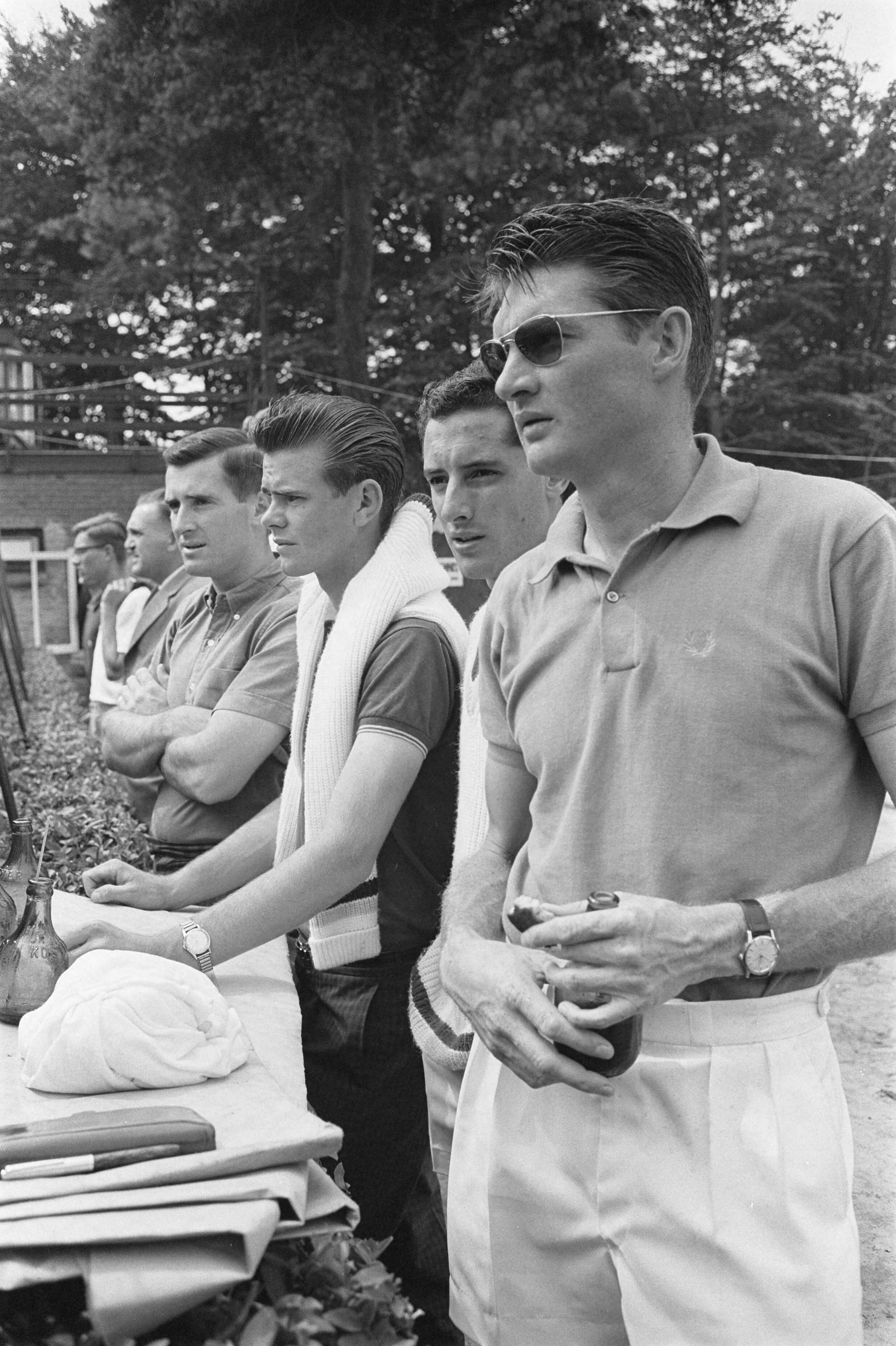 Fotocollectie Anefo — Tennis op 't Melkhuisje in Hilversum. Bekende internationals M.O. Allison , D. Fhiliips , T.J. Ryan en G.L. Forbes — Foto: Broers, F.N. / Anefo. Licentie: Set B: Rechtenvrij / Publiek Domein. Bron: Nationaal Archief. http://hdl.handle.net/10648/aa3f6b3e-d0b4-102d-bcf8-003048976d84