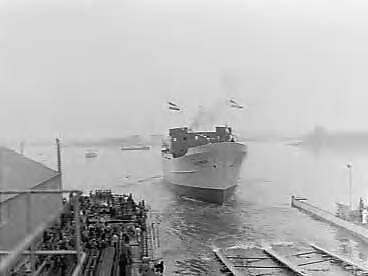 Fotocollectie Anefo — Tewaterlating van de Indonesische veerboot "Halimun" bij de Zaanlandse Scheepsbouwmaatschappij te Zaandam. De doopplechtigheid werd verricht door mevr. R.A.S. Martonegro — Foto: Bilsen, Joop van / Anefo. Licentie: Set B: Rechtenvrij / Publiek Domein. Bron: Nationaal Archief. http://hdl.handle.net/10648/a9894c8c-d0b4-102d-bcf8-003048976d84