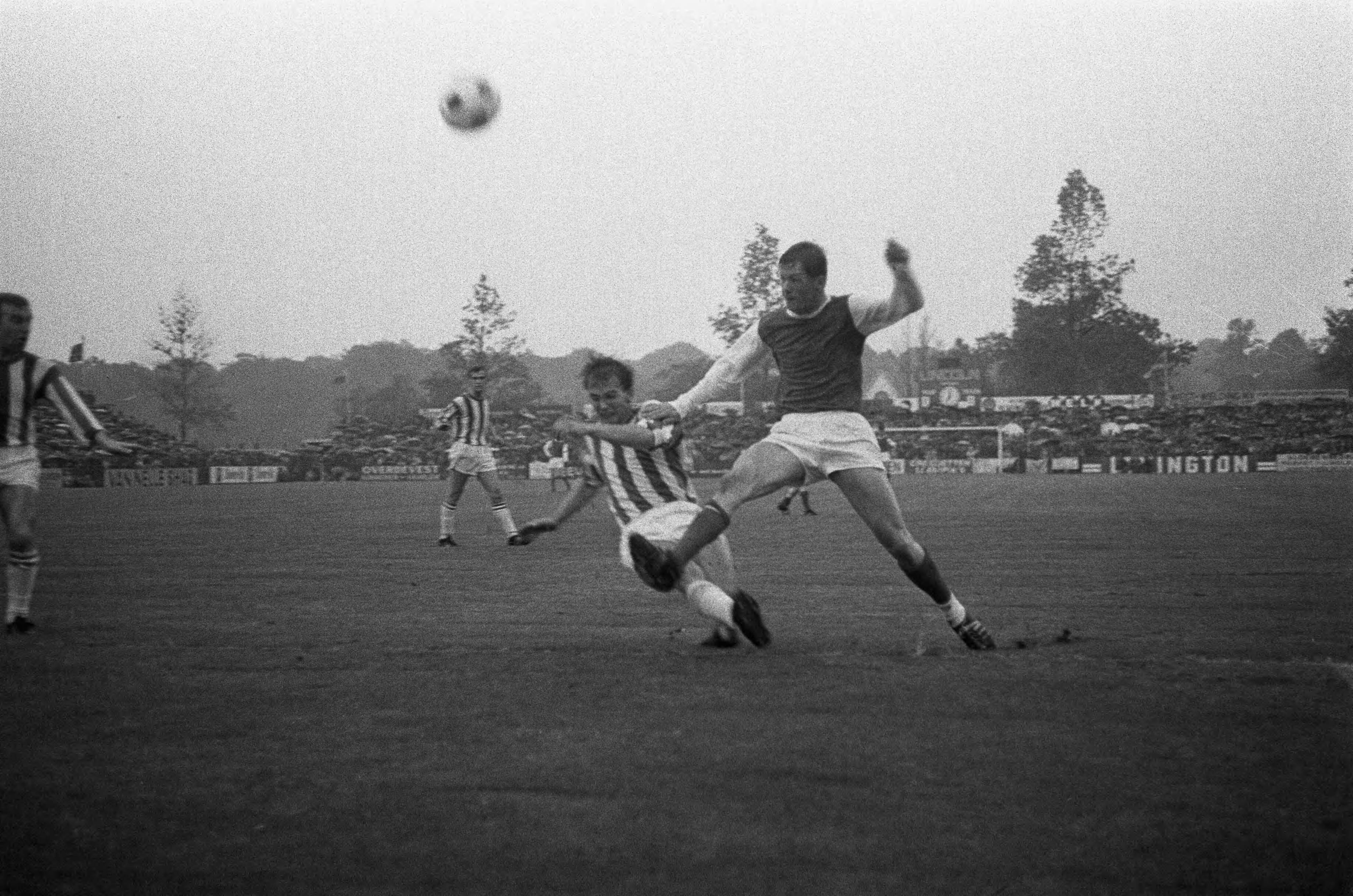 Fotocollectie Anefo — Kampioenschap Zondag-Amateurs, DCG wint met 2-1 van UVS. Spelmomenten — Foto: Koch, Eric / Anefo. Licentie: Set B: Rechtenvrij / Publiek Domein. Bron: Nationaal Archief. http://hdl.handle.net/10648/ab469d0e-d0b4-102d-bcf8-003048976d84