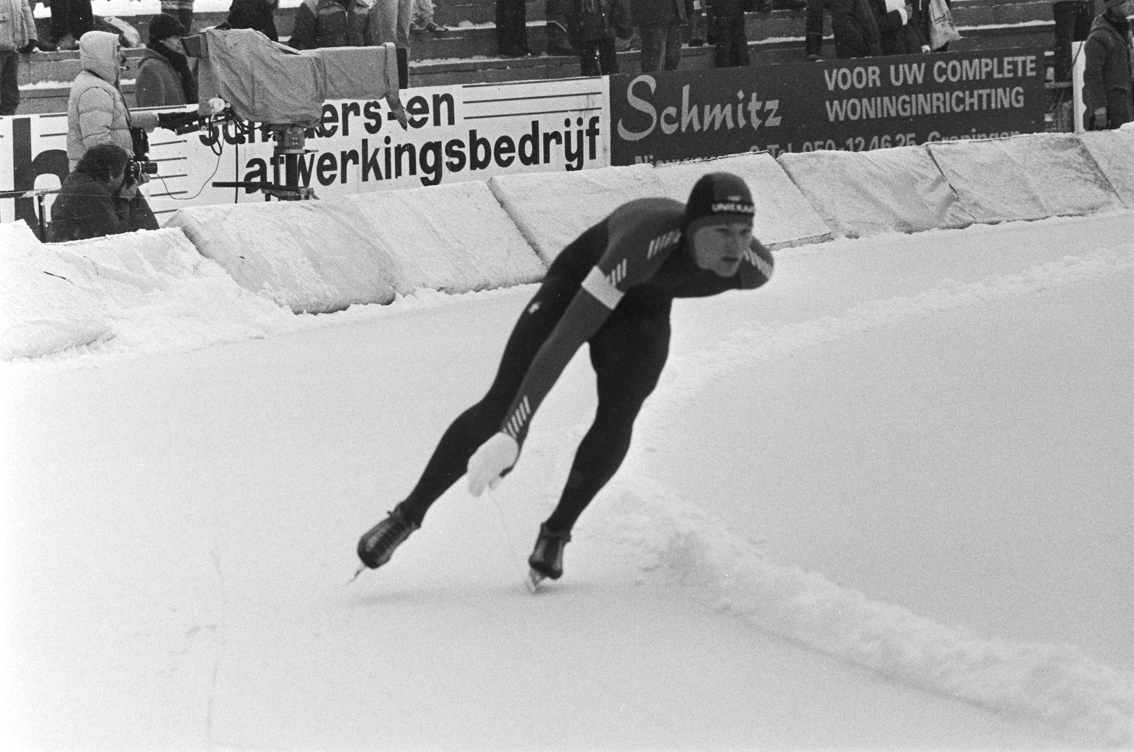 Fotocollectie Anefo — Schaatsinterland Nederland tegen Noorwegen in Groningen. Gert Jacobs in actie. — Foto: Dijk, Hans van / Anefo. Licentie: Set B: Rechtenvrij / Publiek Domein. Bron: Nationaal Archief. http://hdl.handle.net/10648/ad0bdb0e-d0b4-102d-bcf8-003048976d84