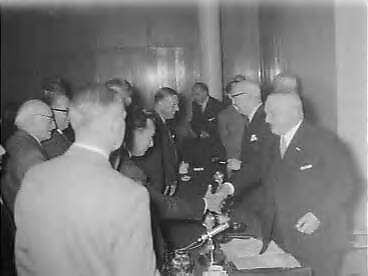 Fotocollectie Anefo — Afscheid van mr. dr. L. N. Deckers als voorzitter van de ANVV te Utrecht — Foto: Bilsen, Joop van / Anefo. Licentie: Set B: Rechtenvrij / Publiek Domein. Bron: Nationaal Archief. http://hdl.handle.net/10648/a9889364-d0b4-102d-bcf8-003048976d84