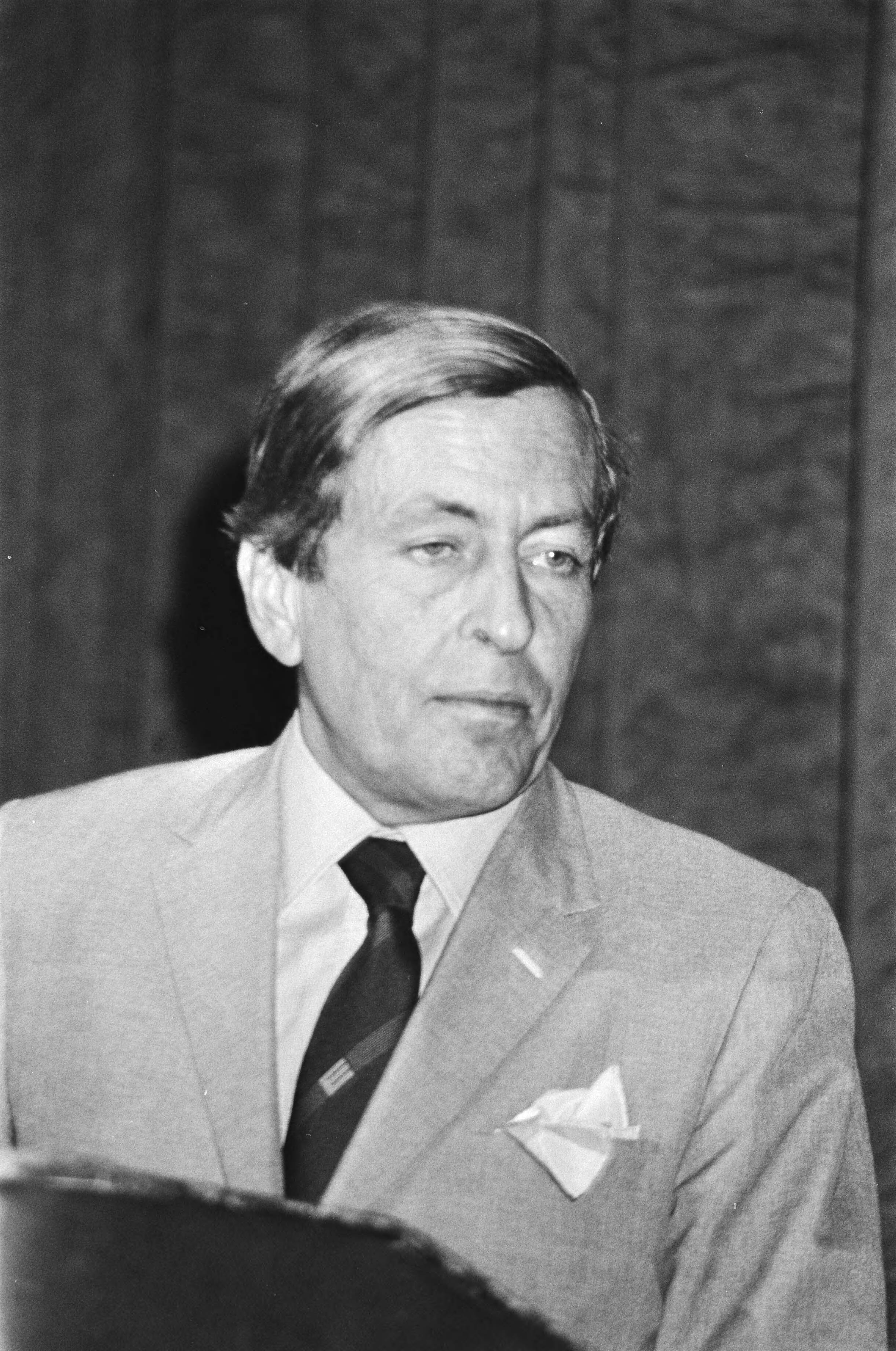 Fotocollectie Anefo — 10e Wereldcongres van de Internationale Organisation of Consumers Union in Congresgebouw Den Haag ; Prins Claus — Foto: Antonisse, Marcel / Anefo. Licentie: Set B: Rechtenvrij / Publiek Domein. Bron: Nationaal Archief. http://hdl.handle.net/10648/acfe8ed6-d0b4-102d-bcf8-003048976d84
