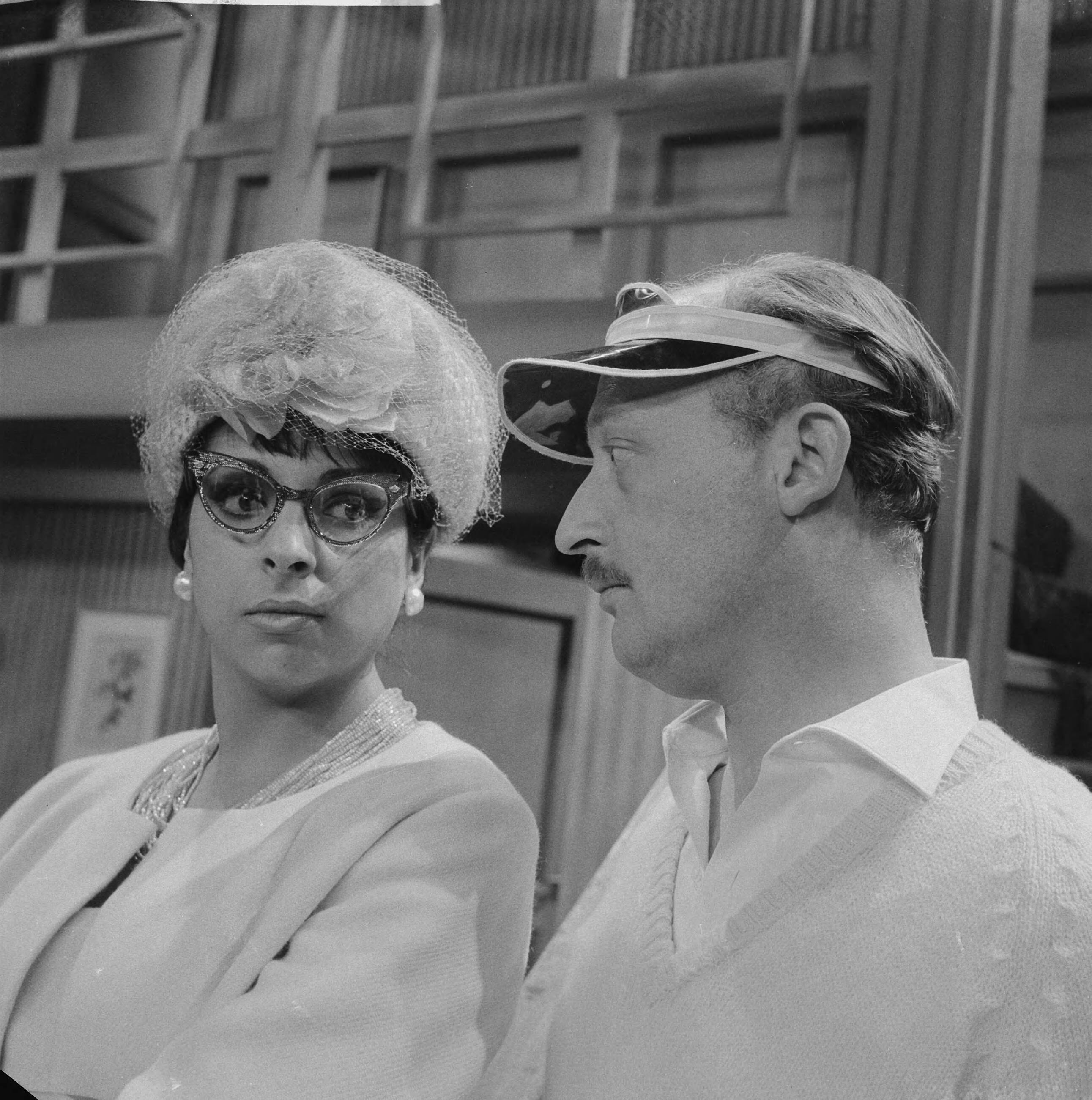 Fotocollectie Anefo — Televisiespel "Nooit Gedacht". Shireen Strooker en Onno Molenkamp — Foto: Nijs, Jac. de / Anefo. Licentie: Set B: Rechtenvrij / Publiek Domein. Bron: Nationaal Archief. http://hdl.handle.net/10648/a9ead33a-d0b4-102d-bcf8-003048976d84