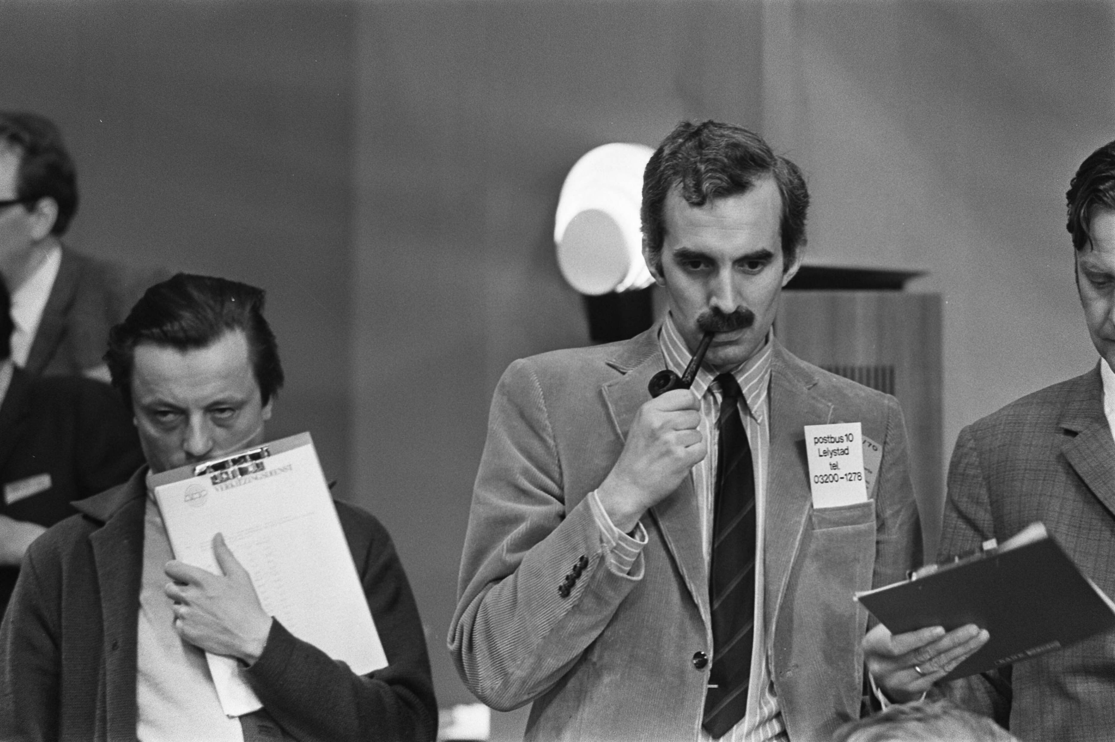 Fotocollectie Anefo — Verkiezingsuitslagen PS in studio Hilversum van NOS. Nummer 25 Schmelzer — Foto: Mieremet, Rob / Anefo. Licentie: Set B: Rechtenvrij / Publiek Domein. Bron: Nationaal Archief. http://hdl.handle.net/10648/ab911a50-d0b4-102d-bcf8-003048976d84