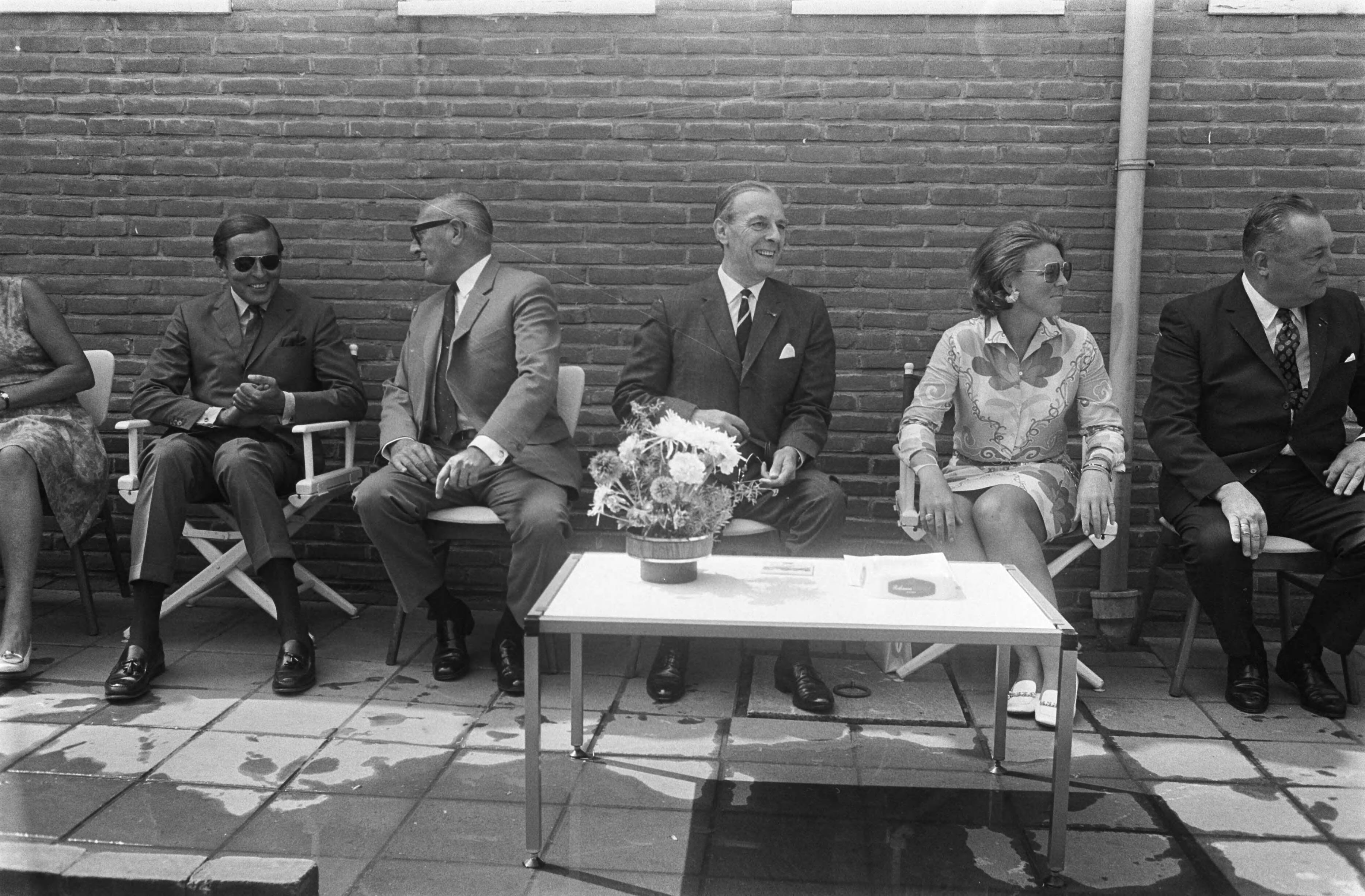 Fotocollectie Anefo — Internationaal tennistoernooi in Hilversum ( t Melkhuisje Beatrix, Claus — Foto: Koch, Eric / Anefo. Licentie: Set B: Rechtenvrij / Publiek Domein. Bron: Nationaal Archief. http://hdl.handle.net/10648/ab9e8028-d0b4-102d-bcf8-003048976d84