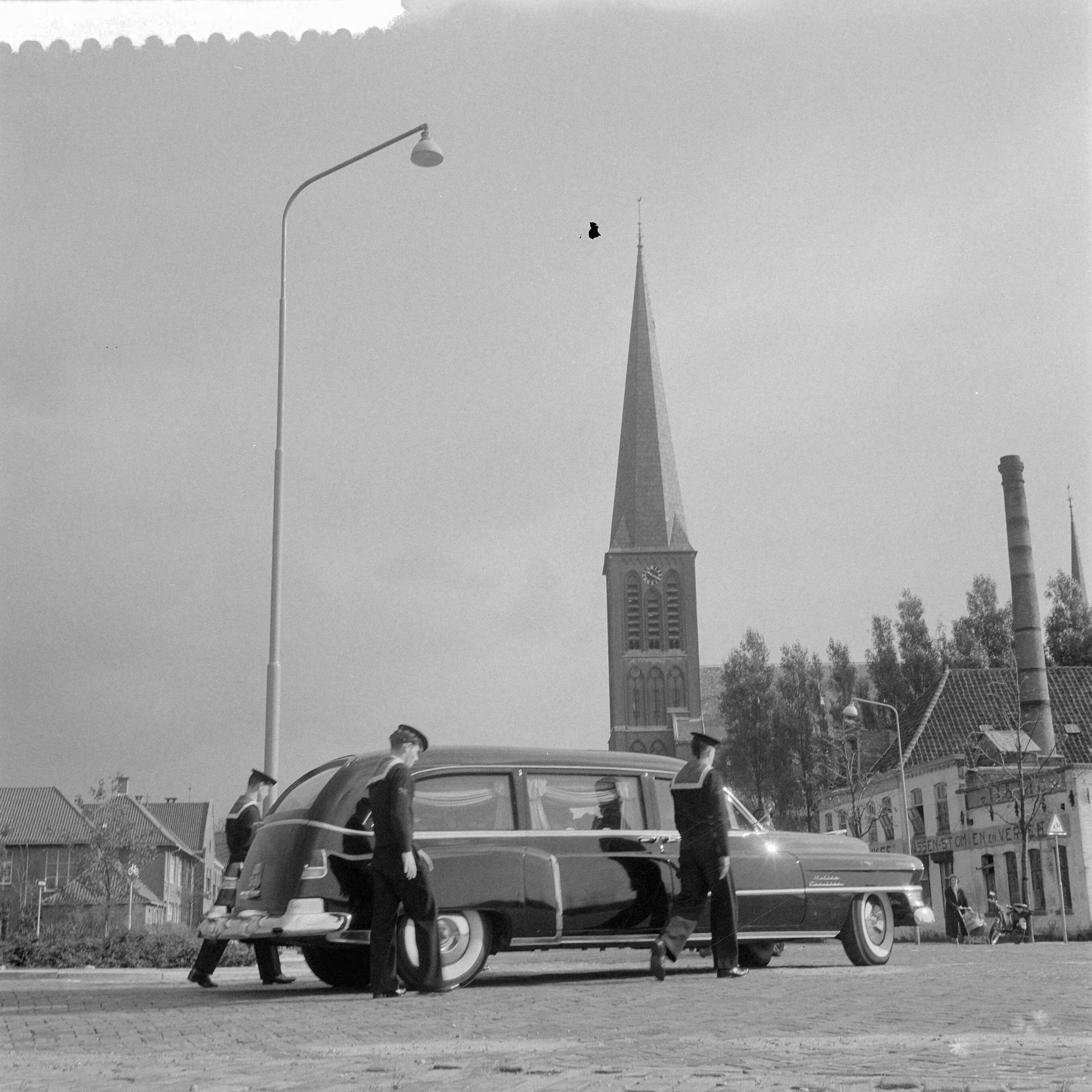 Fotocollectie Anefo — Marvobegrafenis J. O. S. van der Hoeven te Rijswijk — Foto: Rossem, Wim van / Anefo. Licentie: Set B: Rechtenvrij / Publiek Domein. Bron: Nationaal Archief. http://hdl.handle.net/10648/a96b5c4a-d0b4-102d-bcf8-003048976d84