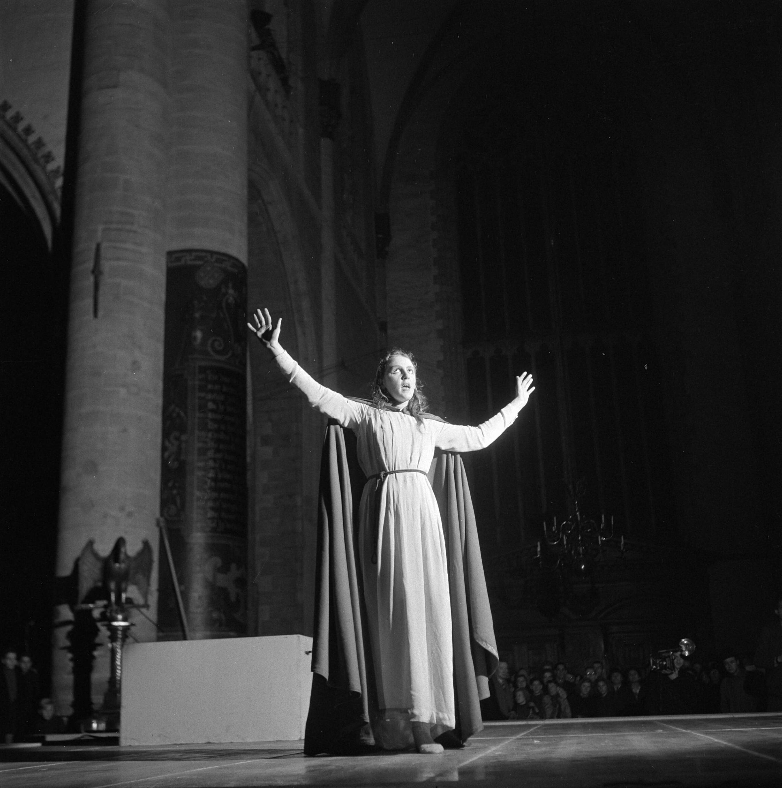 Fotocollectie Anefo — Kerstspel in de Grote of St. Bavokerk te Haarlem — Foto: Haren Noman, Theo van / Anefo. Licentie: Set B: Rechtenvrij / Publiek Domein. Bron: Nationaal Archief. http://hdl.handle.net/10648/a8900320-d0b4-102d-bcf8-003048976d84