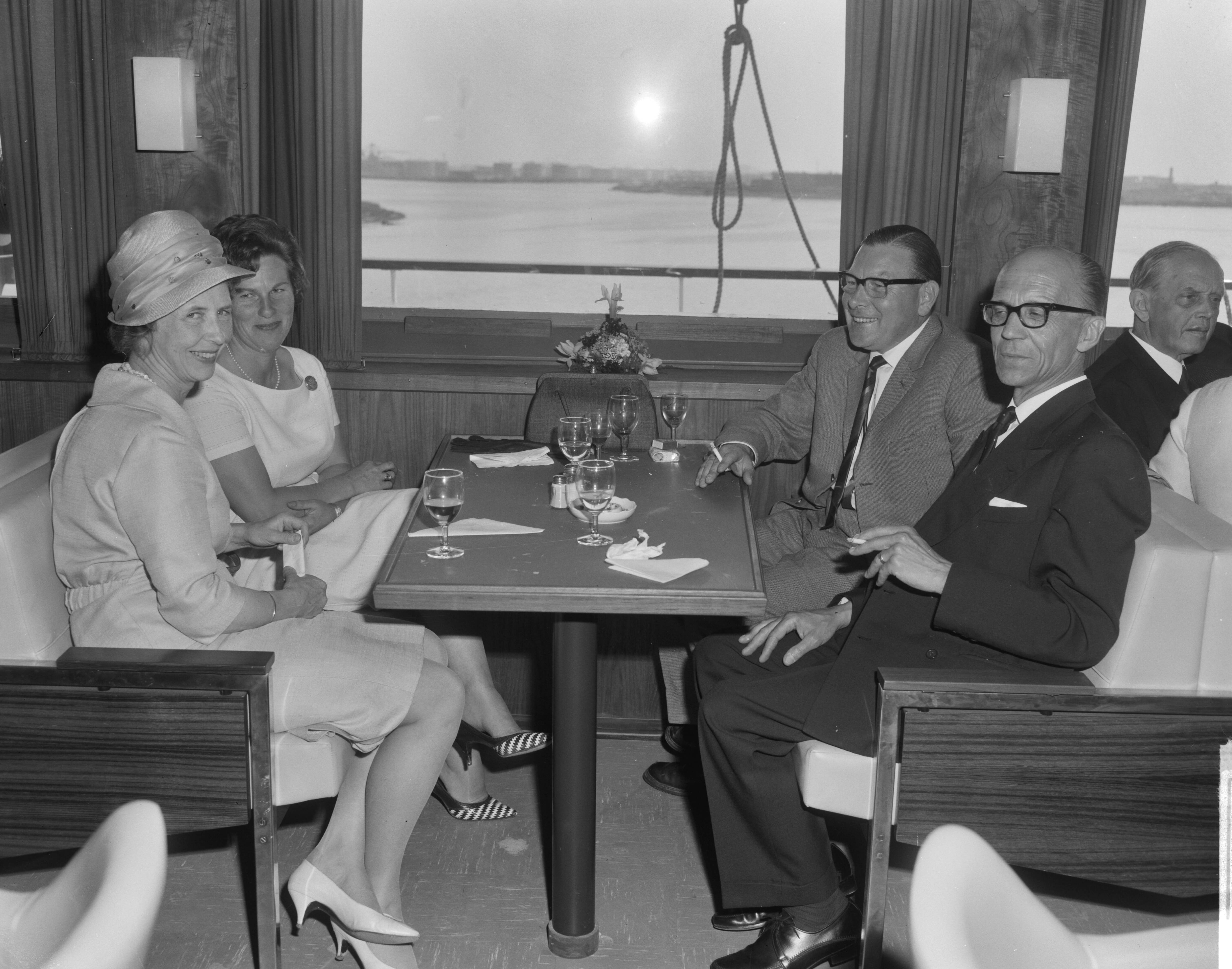 Fotocollectie Anefo — Overdracht van de veerboot "Visby" (opdracht Zaanlandse Scheepsbouw Maatschappij) — Foto: Bilsen, Joop van / Anefo. Licentie: Set B: Rechtenvrij / Publiek Domein. Bron: Nationaal Archief. http://hdl.handle.net/10648/aa6f36a2-d0b4-102d-bcf8-003048976d84