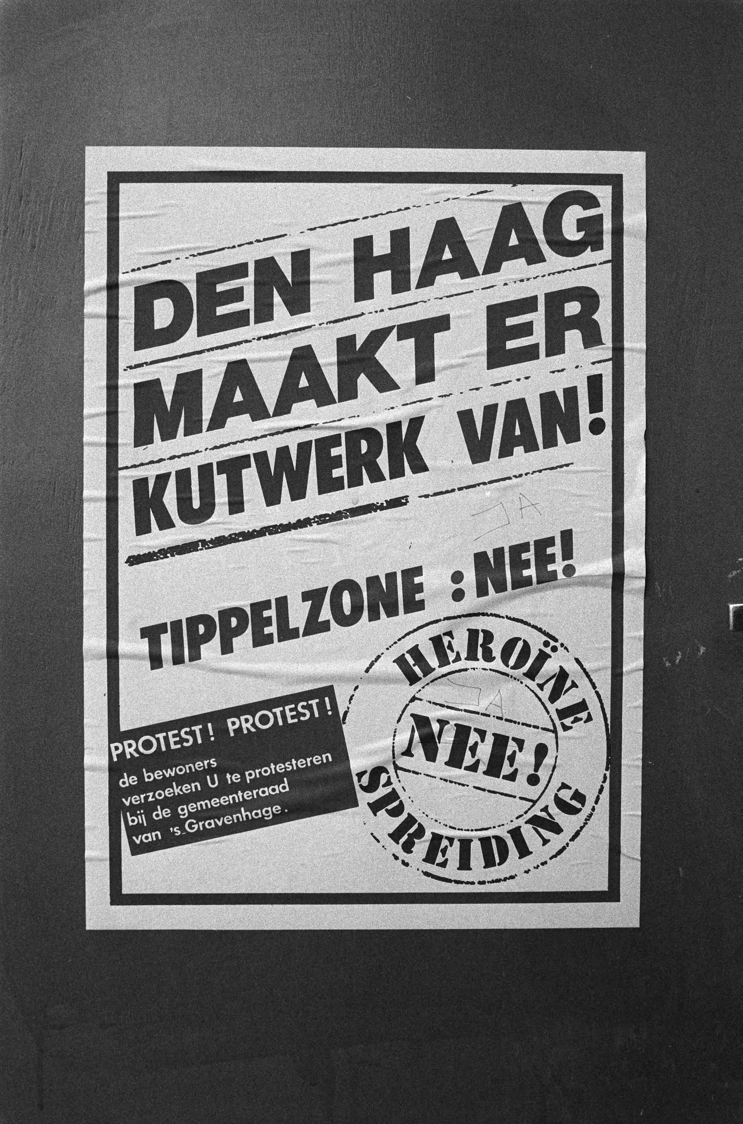 Fotocollectie Anefo — Protestaffiche straatprostituties in Den Haag — Foto: Croes, Rob C. / Anefo. Licentie: Set B: Rechtenvrij / Publiek Domein. Bron: Nationaal Archief. http://hdl.handle.net/10648/ad3fa006-d0b4-102d-bcf8-003048976d84