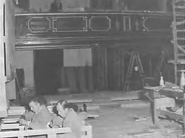 Fotocollectie Anefo — Restauratie vergaderzaal Eerste Kamer in Den Haag — Foto: Pot, Harry / Anefo. Licentie: Set B: Rechtenvrij / Publiek Domein. Bron: Nationaal Archief. http://hdl.handle.net/10648/ad772f08-d0b4-102d-bcf8-003048976d84
