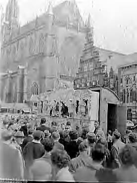 Fotocollectie Anefo — Draaiorgelconcours in Haarlem — Foto: Rossem, Wim van / Anefo. Licentie: Set B: Rechtenvrij / Publiek Domein. Bron: Nationaal Archief. http://hdl.handle.net/10648/a97bd6d8-d0b4-102d-bcf8-003048976d84