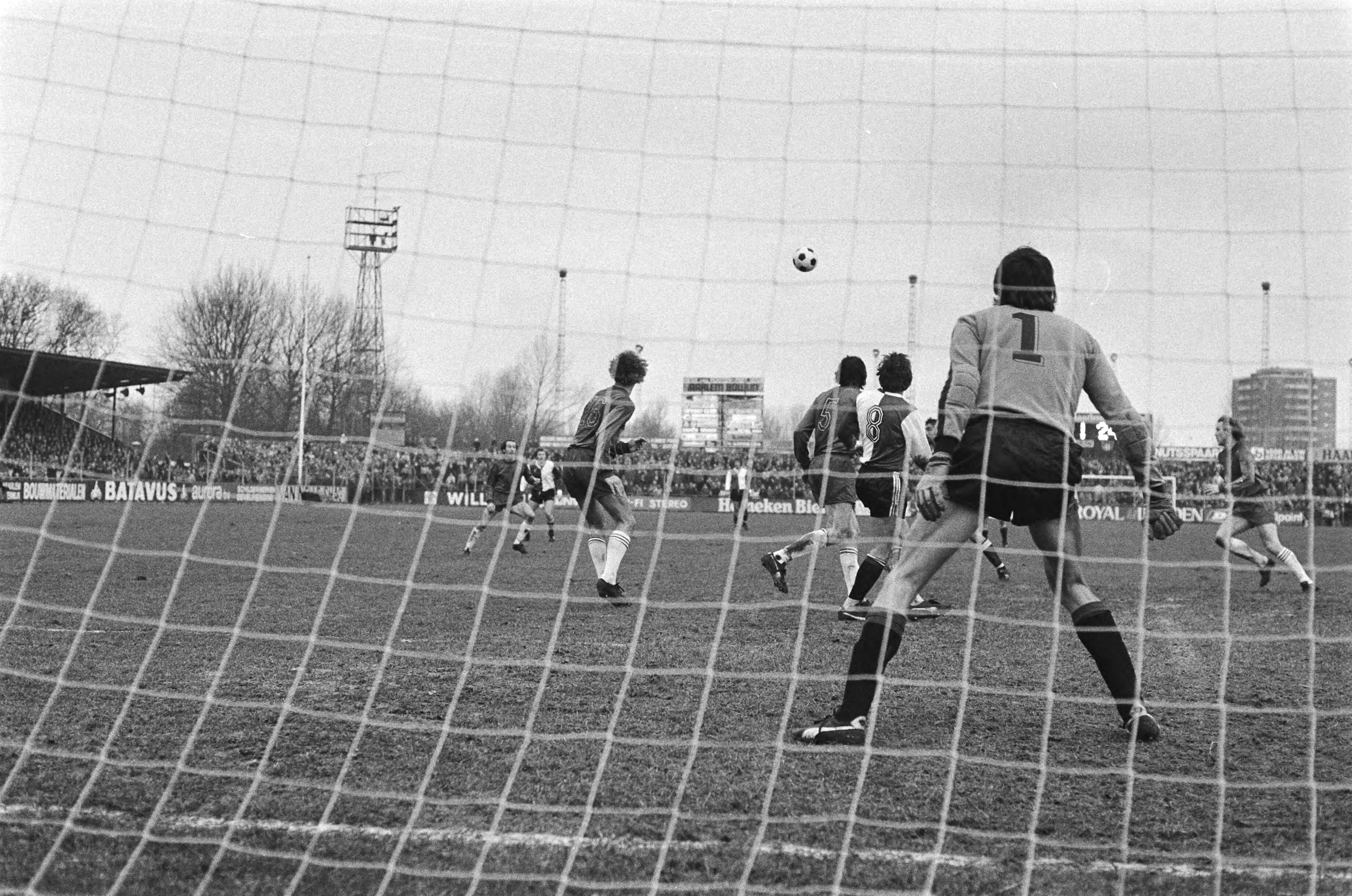 Fotocollectie Anefo — Haarlem tegen Feyenoord 2-0, spelmomenten — Foto: Peters, Hans / Anefo. Licentie: Set B: Rechtenvrij / Publiek Domein. Bron: Nationaal Archief. http://hdl.handle.net/10648/acab44c4-d0b4-102d-bcf8-003048976d84